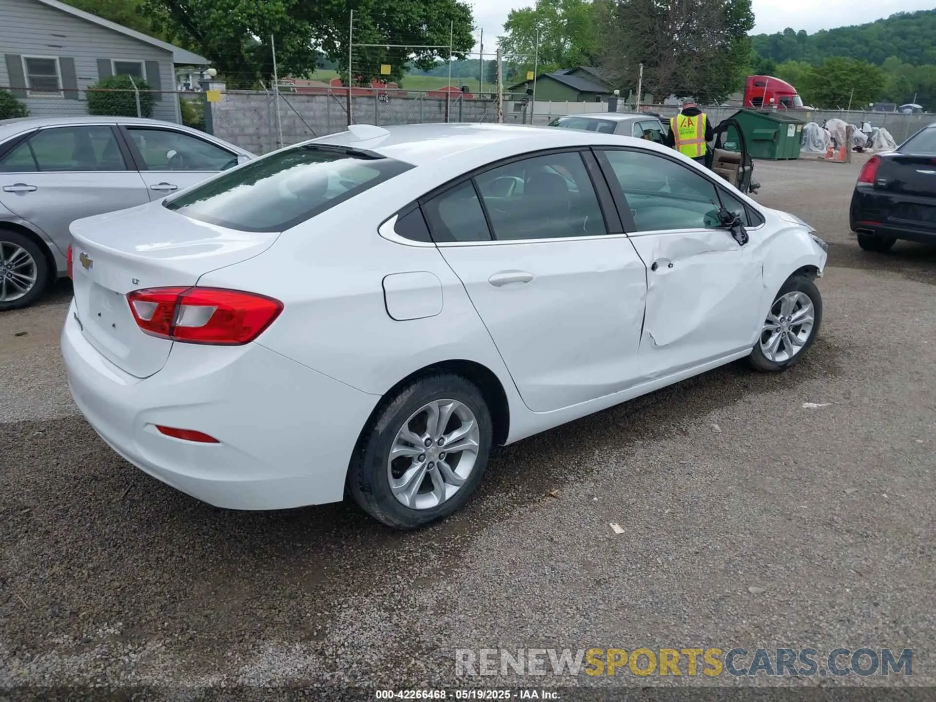 4 Photograph of a damaged car 1G1BE5SM3K7115346 CHEVROLET CRUZE 2019