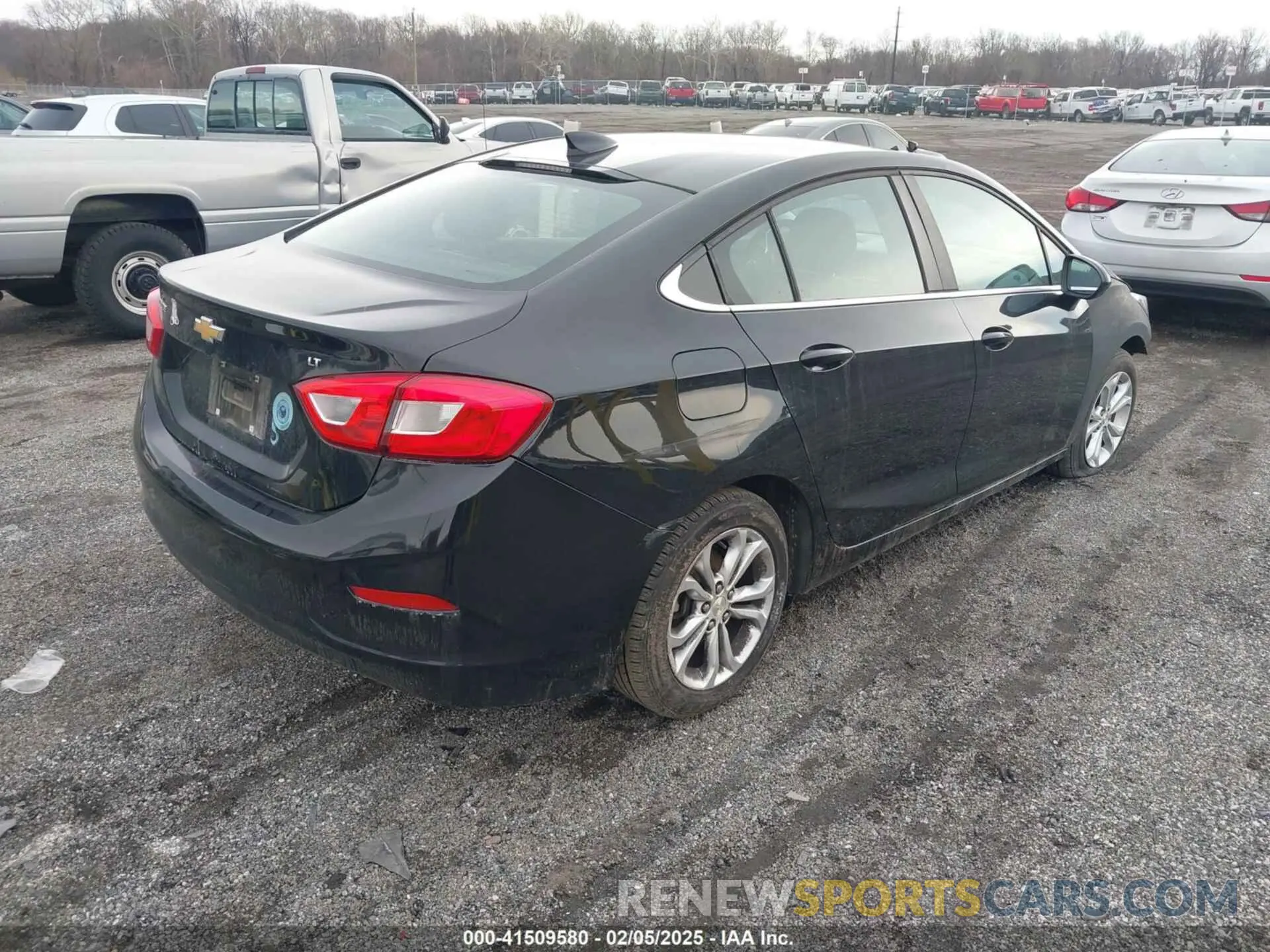 4 Photograph of a damaged car 1G1BE5SM3K7116111 CHEVROLET CRUZE 2019