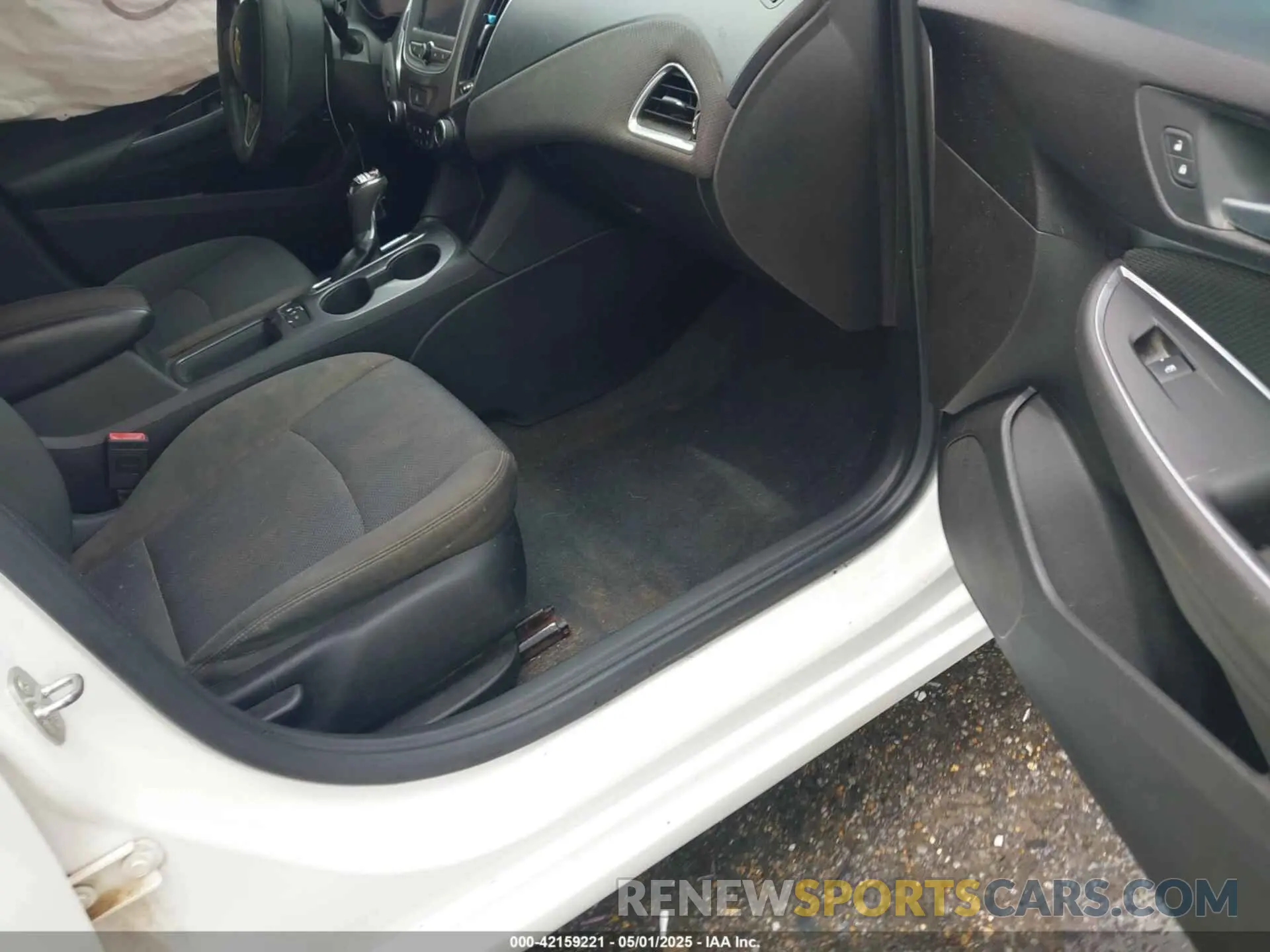 5 Photograph of a damaged car 1G1BE5SM3K7131157 CHEVROLET CRUZE 2019