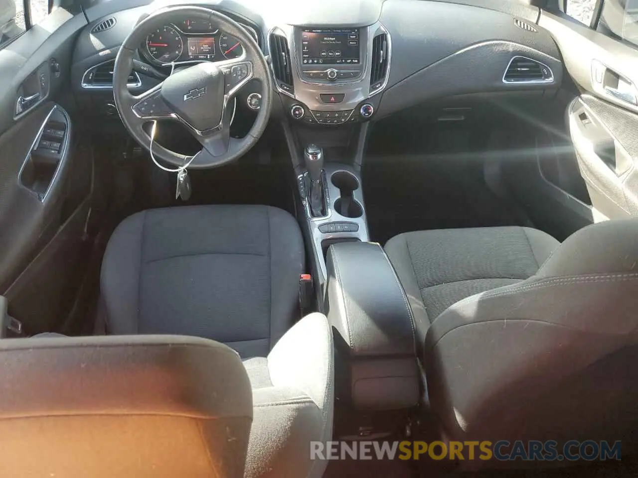 8 Photograph of a damaged car 1G1BE5SM4K7135931 CHEVROLET CRUZE 2019