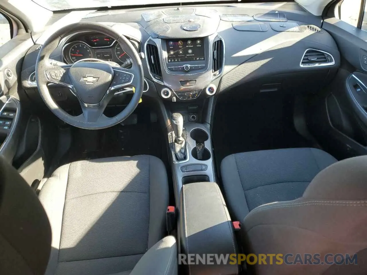 8 Photograph of a damaged car 1G1BE5SM4K7139512 CHEVROLET CRUZE 2019