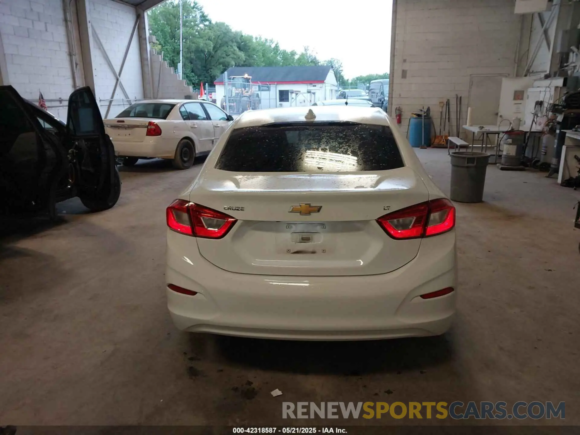 17 Photograph of a damaged car 1G1BE5SM5K7115588 CHEVROLET CRUZE 2019