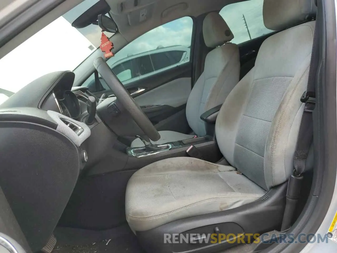 7 Photograph of a damaged car 1G1BE5SM5K7133735 CHEVROLET CRUZE 2019