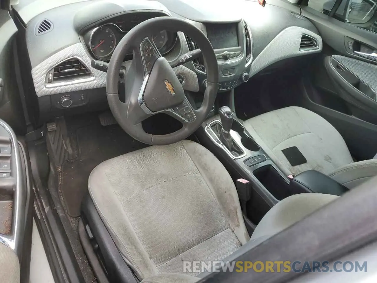 8 Photograph of a damaged car 1G1BE5SM5K7133735 CHEVROLET CRUZE 2019