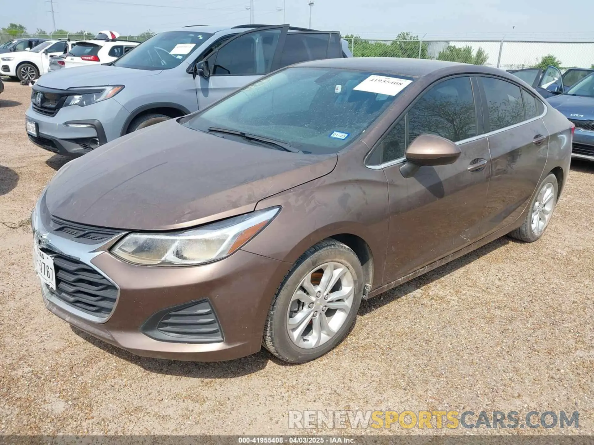 2 Photograph of a damaged car 1G1BE5SM5K7137333 CHEVROLET CRUZE 2019