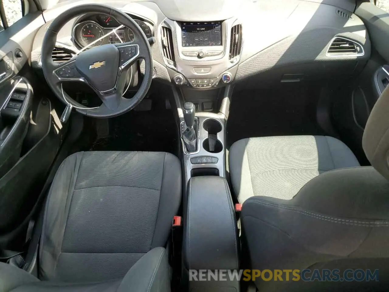 8 Photograph of a damaged car 1G1BE5SM6K7112652 CHEVROLET CRUZE 2019