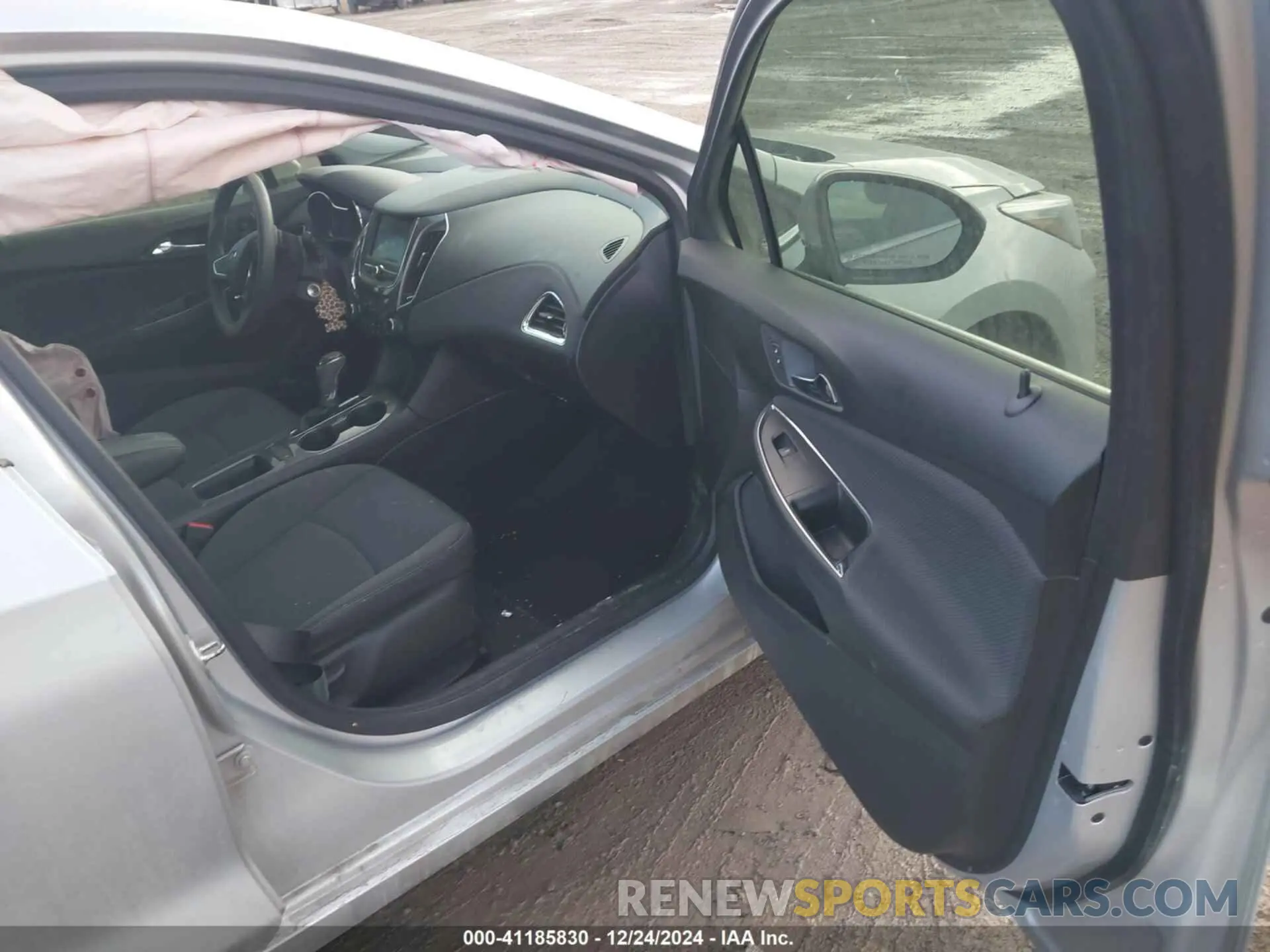 5 Photograph of a damaged car 1G1BE5SM6K7127460 CHEVROLET CRUZE 2019