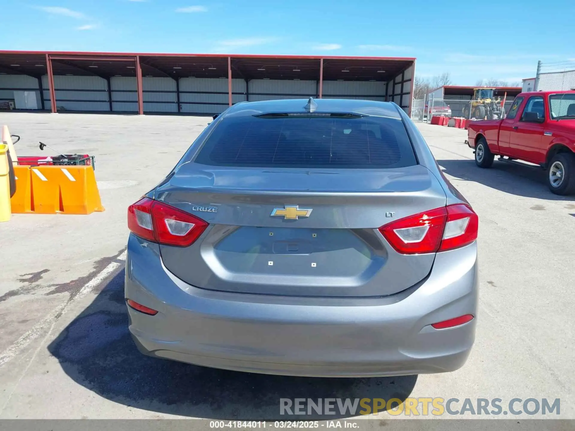 17 Photograph of a damaged car 1G1BE5SM6K7139057 CHEVROLET CRUZE 2019
