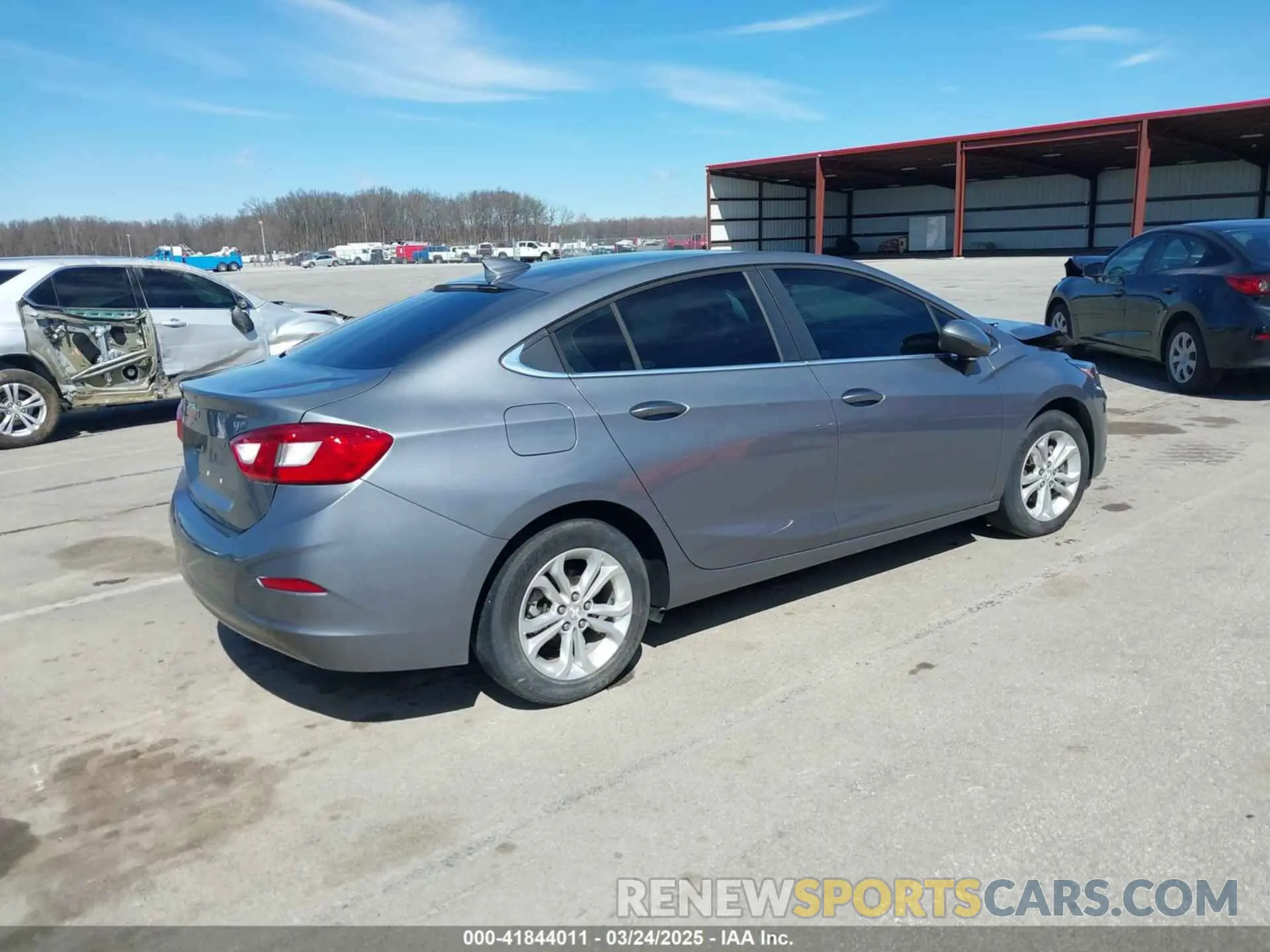 4 Photograph of a damaged car 1G1BE5SM6K7139057 CHEVROLET CRUZE 2019