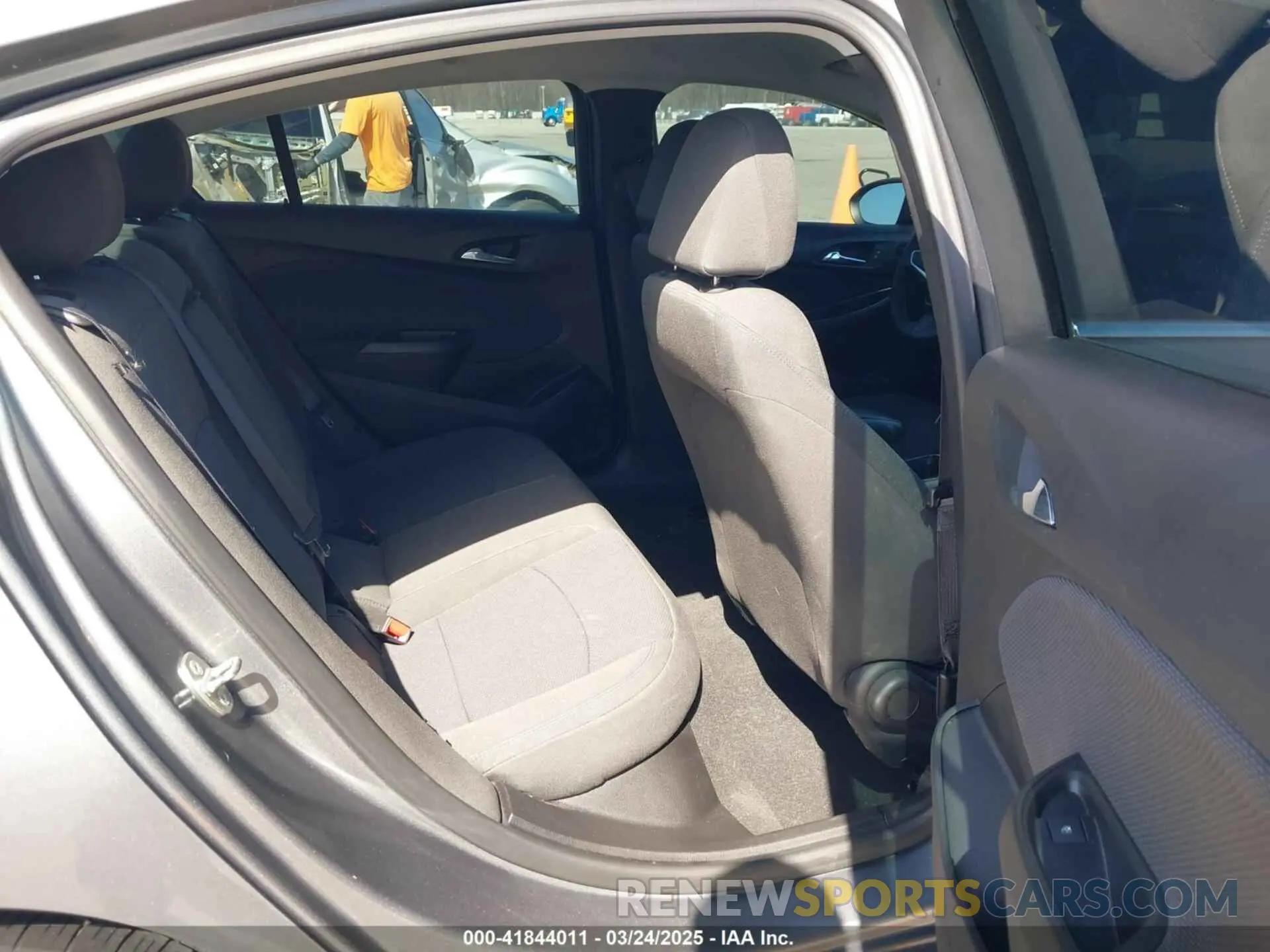 8 Photograph of a damaged car 1G1BE5SM6K7139057 CHEVROLET CRUZE 2019