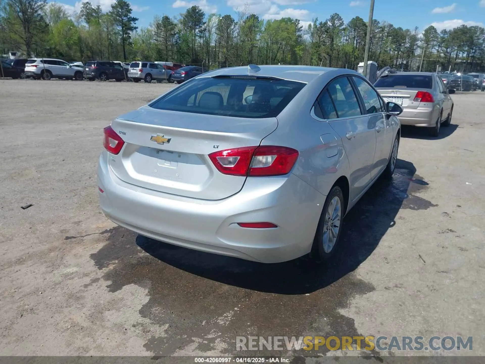 4 Photograph of a damaged car 1G1BE5SM6K7140189 CHEVROLET CRUZE 2019
