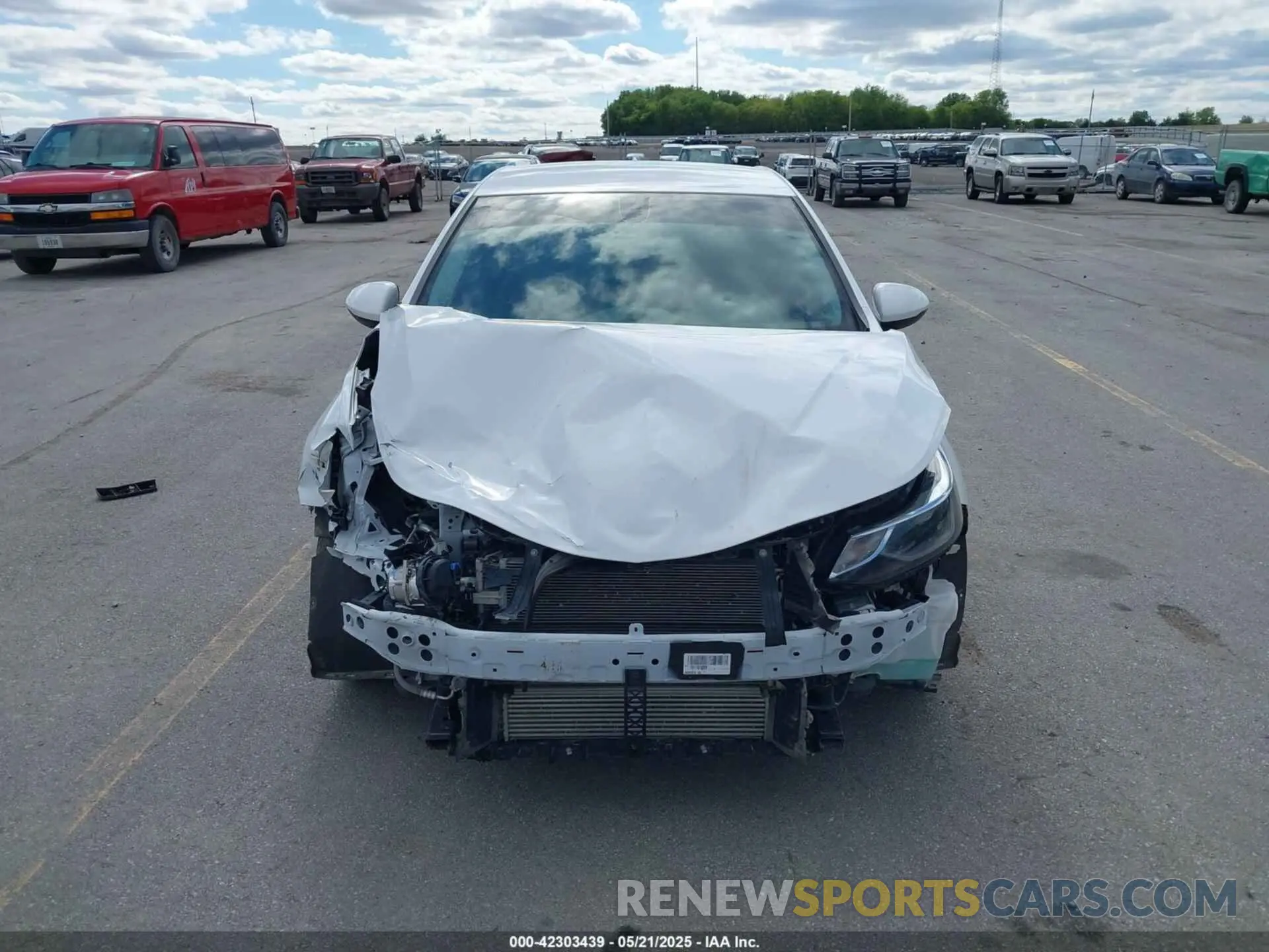 13 Photograph of a damaged car 1G1BE5SM8K7100969 CHEVROLET CRUZE 2019