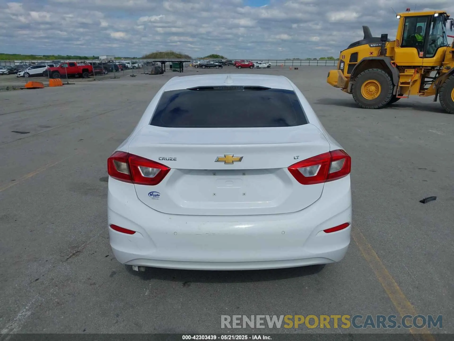 17 Photograph of a damaged car 1G1BE5SM8K7100969 CHEVROLET CRUZE 2019