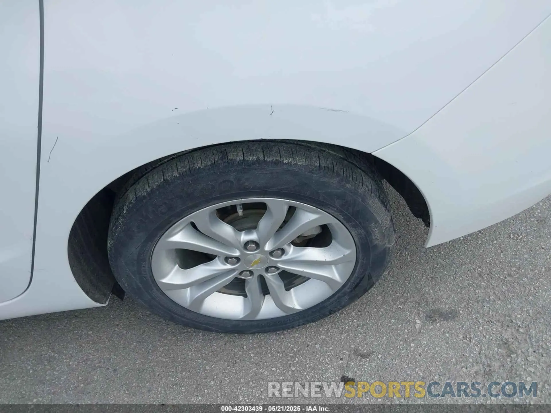 21 Photograph of a damaged car 1G1BE5SM8K7100969 CHEVROLET CRUZE 2019