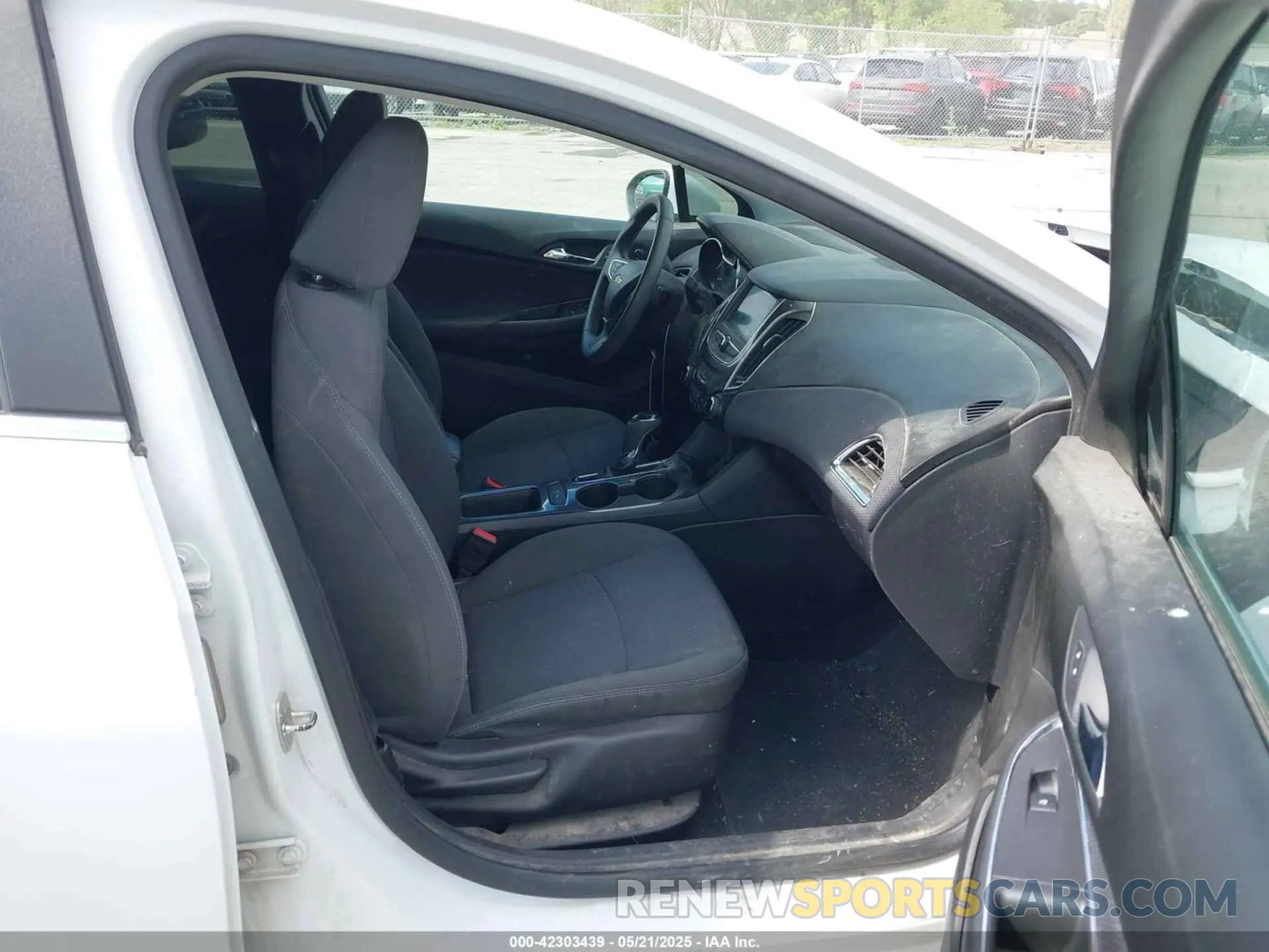 5 Photograph of a damaged car 1G1BE5SM8K7100969 CHEVROLET CRUZE 2019