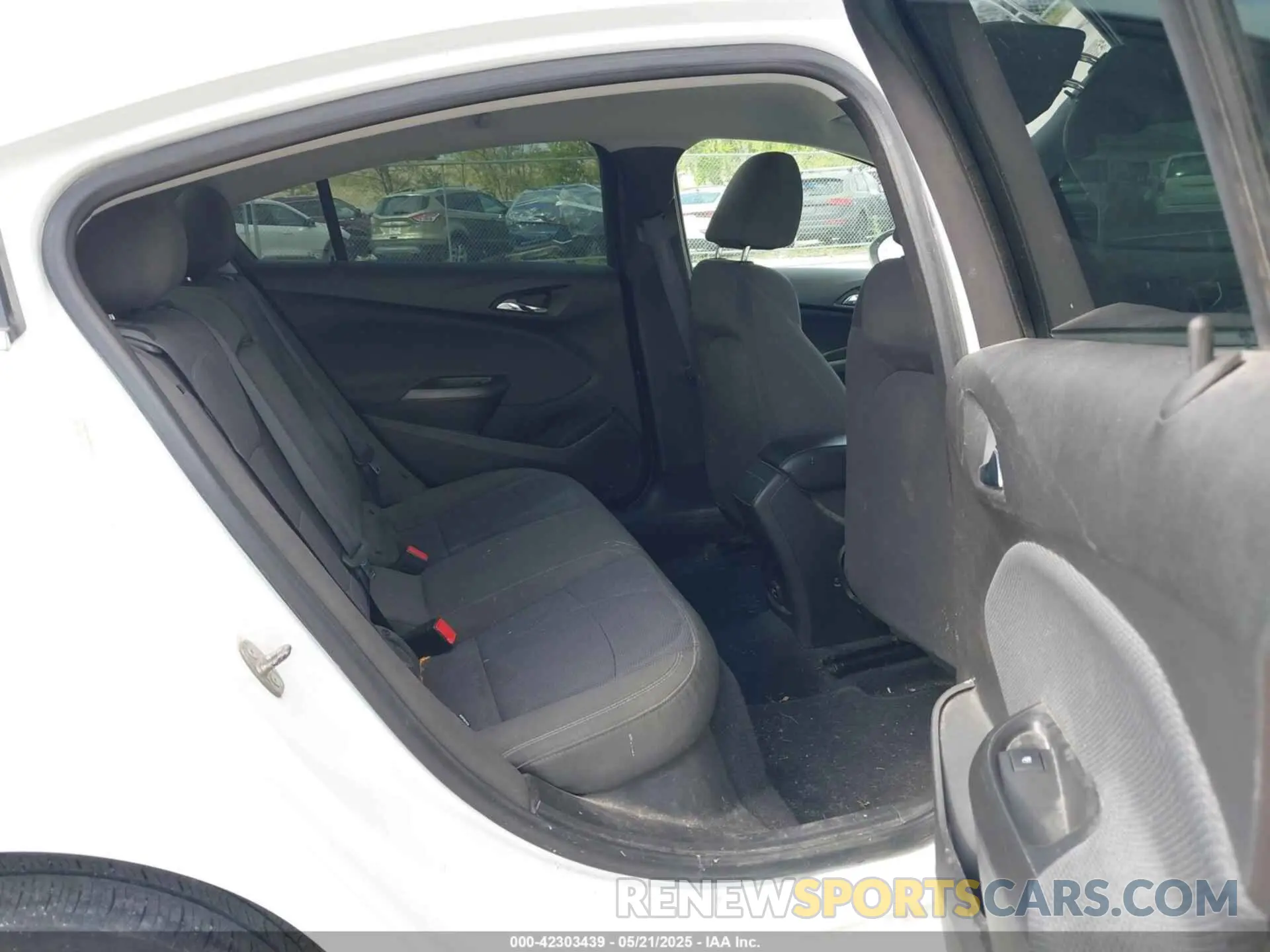 8 Photograph of a damaged car 1G1BE5SM8K7100969 CHEVROLET CRUZE 2019