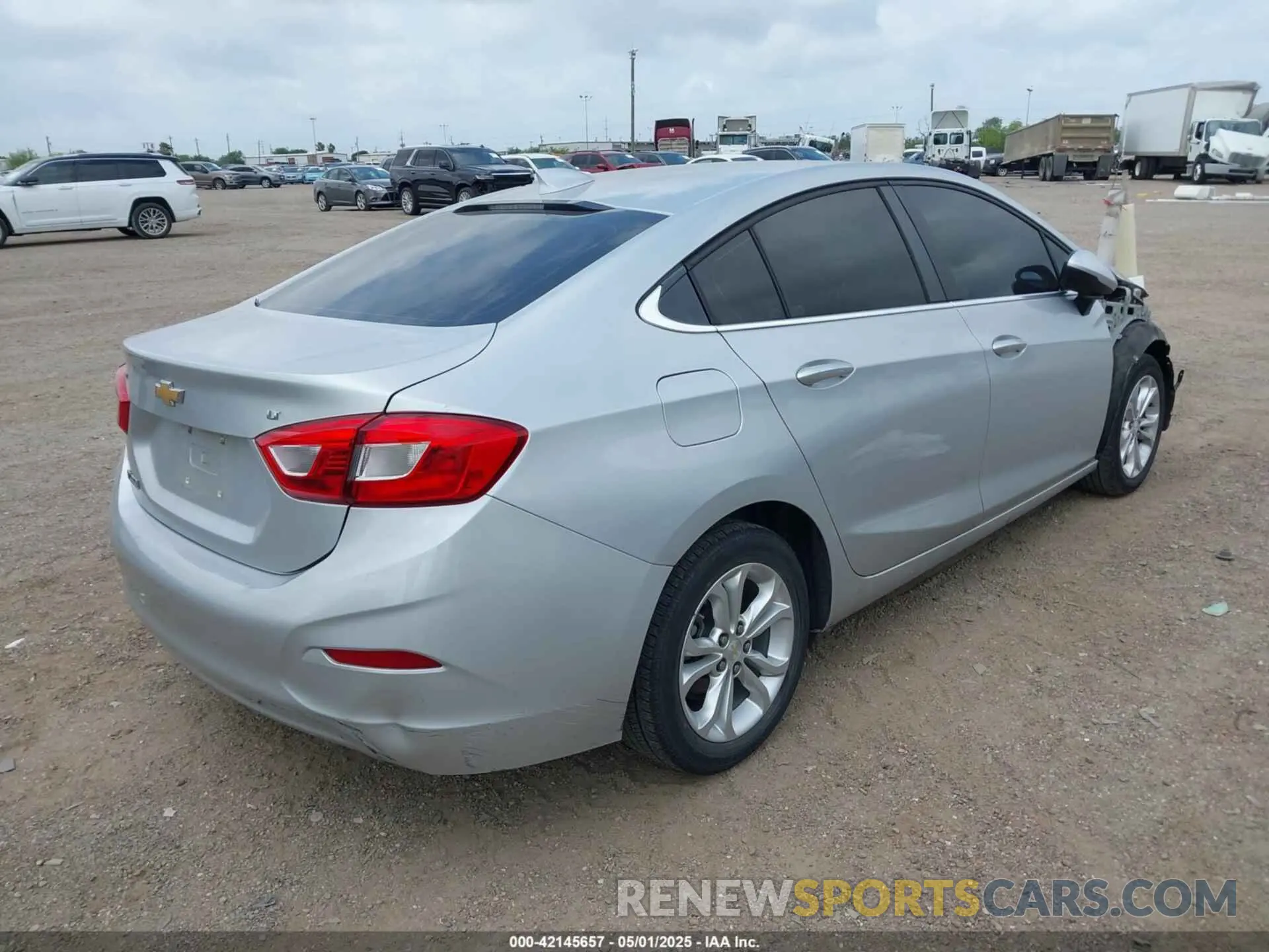 4 Photograph of a damaged car 1G1BE5SM8K7105492 CHEVROLET CRUZE 2019