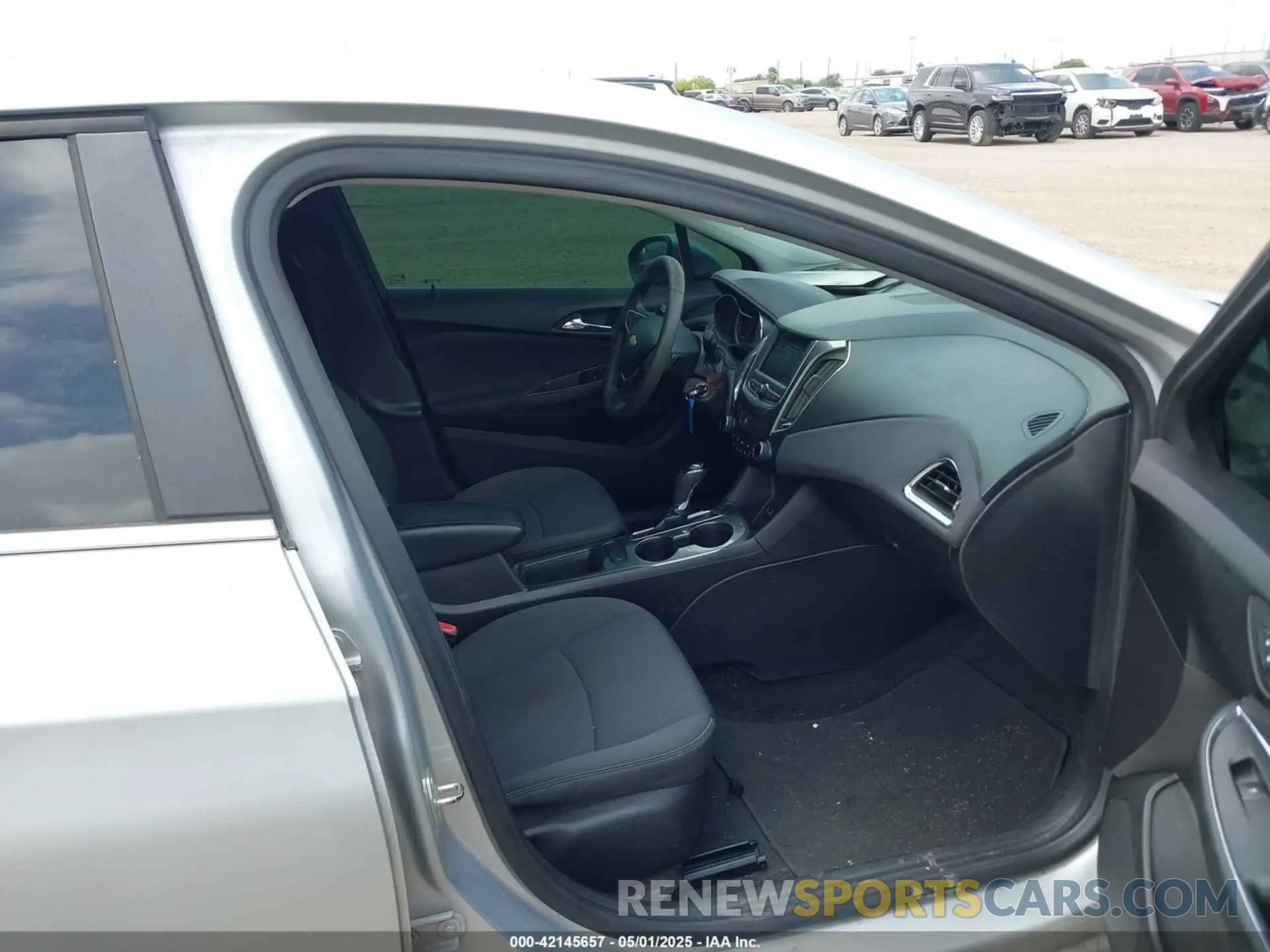 5 Photograph of a damaged car 1G1BE5SM8K7105492 CHEVROLET CRUZE 2019