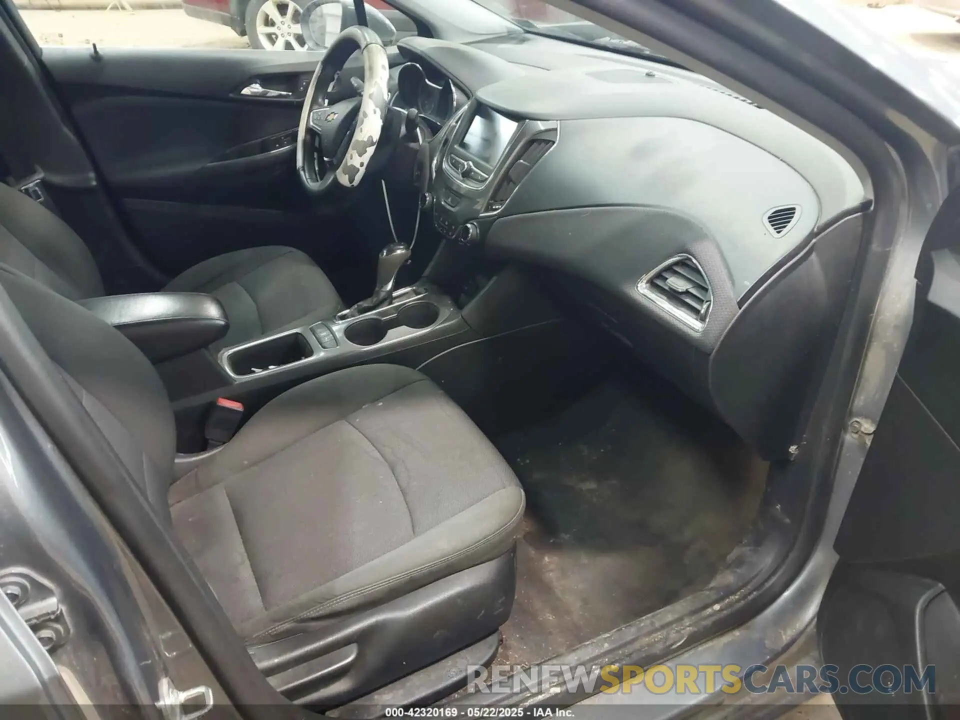 5 Photograph of a damaged car 1G1BE5SM8K7114368 CHEVROLET CRUZE 2019
