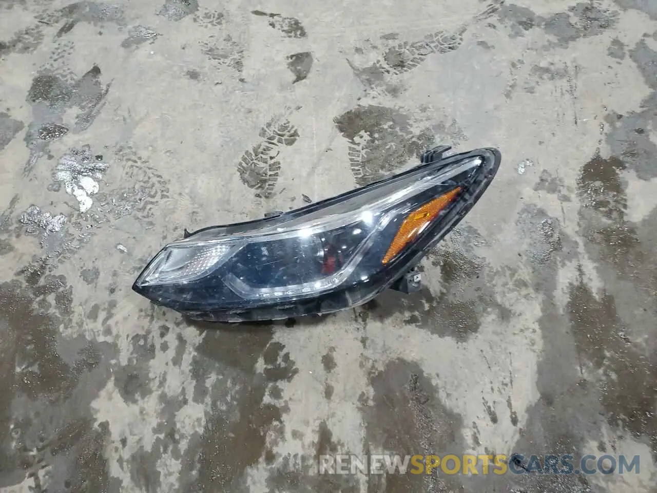13 Photograph of a damaged car 1G1BE5SM8K7117058 CHEVROLET CRUZE 2019