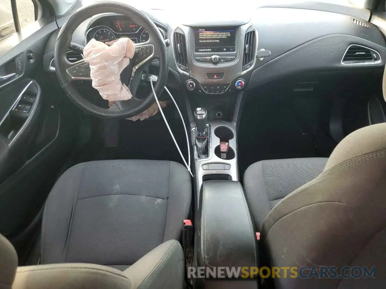 8 Photograph of a damaged car 1G1BE5SM8K7125094 CHEVROLET CRUZE 2019