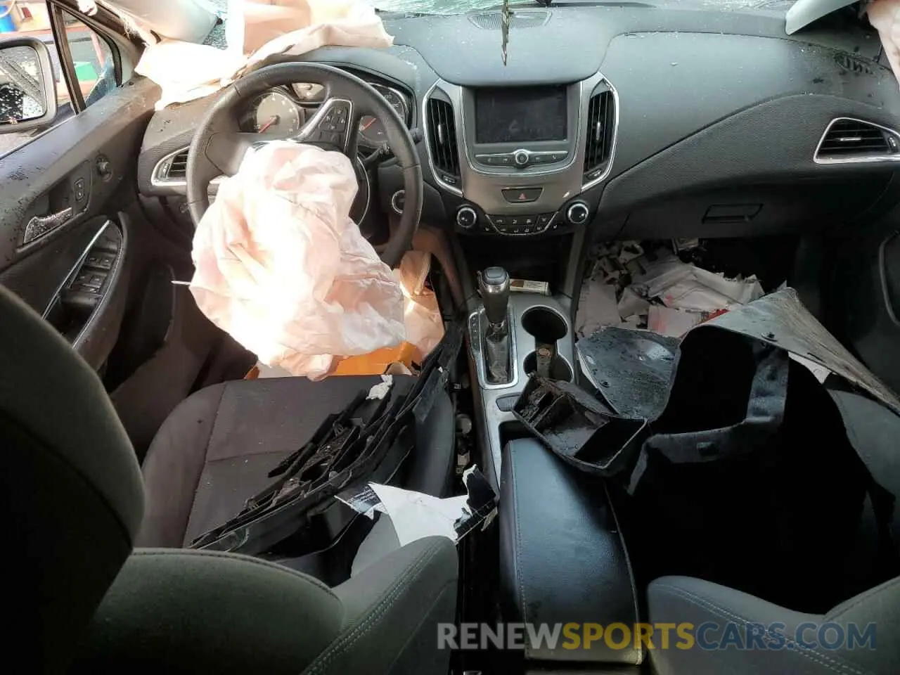 8 Photograph of a damaged car 1G1BE5SM8K7135172 CHEVROLET CRUZE 2019