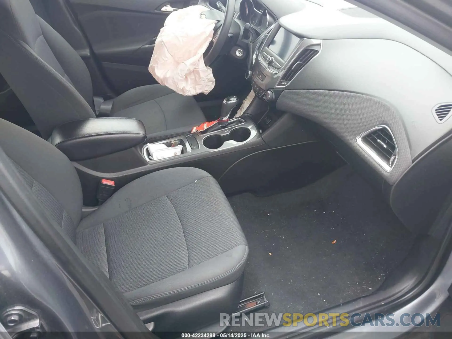 5 Photograph of a damaged car 1G1BE5SM8K7138508 CHEVROLET CRUZE 2019