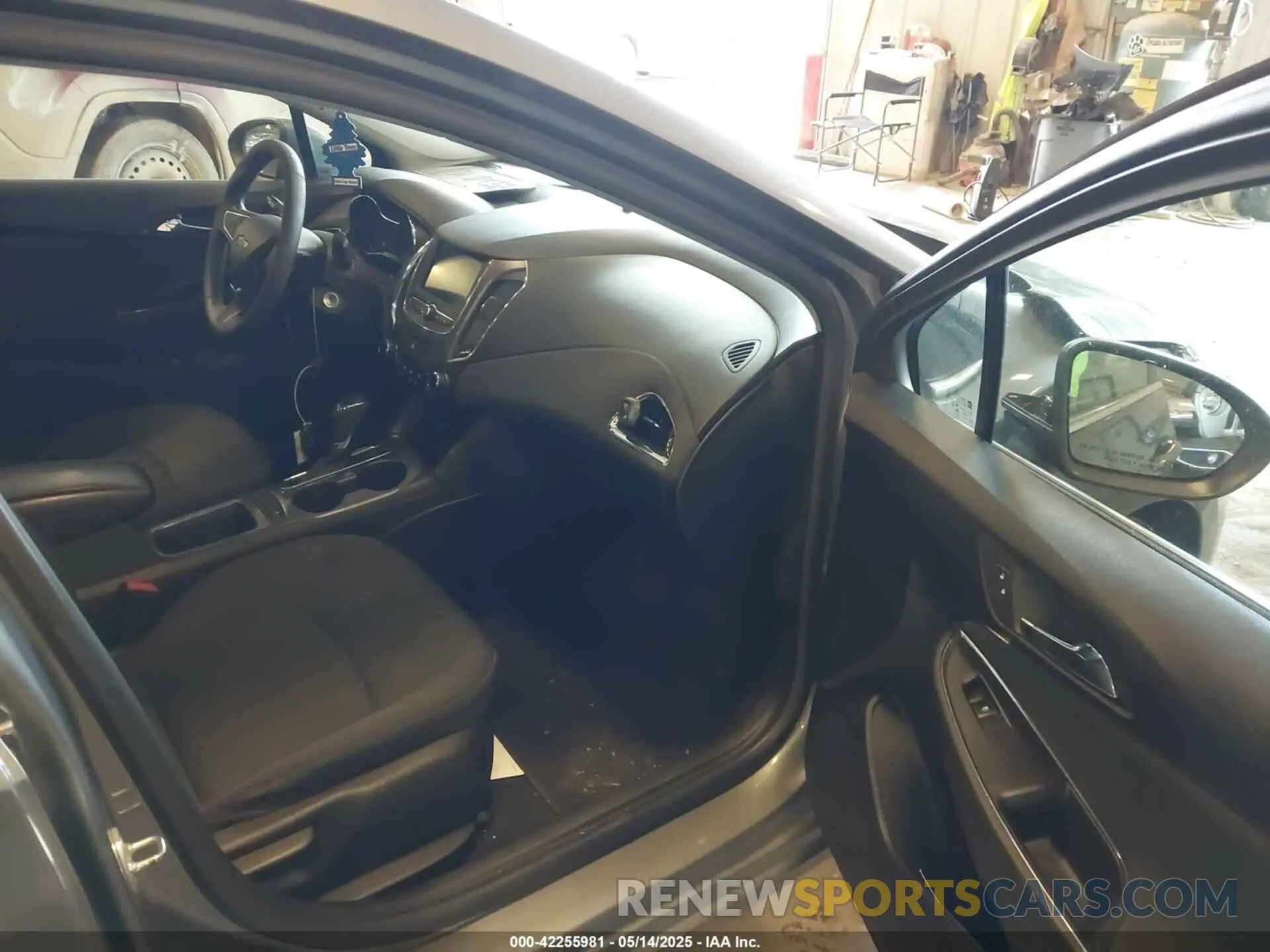 5 Photograph of a damaged car 1G1BE5SM8K7139173 CHEVROLET CRUZE 2019