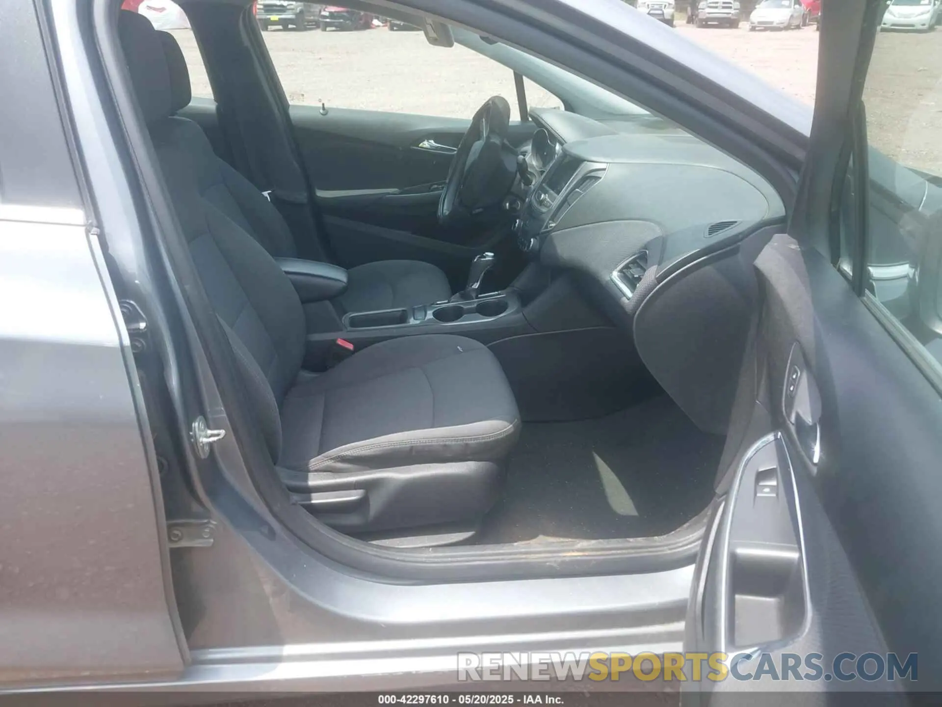 5 Photograph of a damaged car 1G1BE5SM9K7115562 CHEVROLET CRUZE 2019