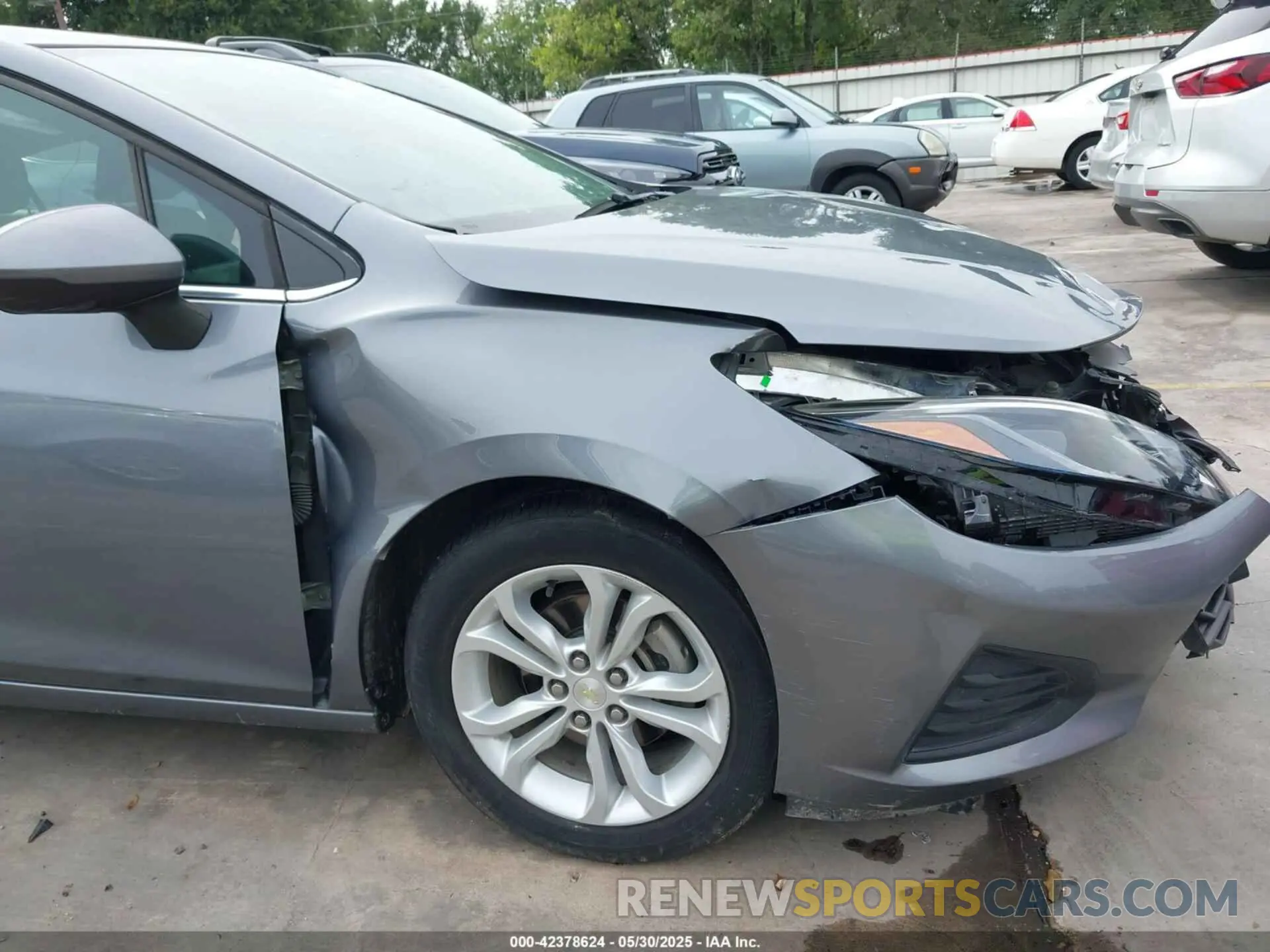 18 Photograph of a damaged car 1G1BE5SM9K7127436 CHEVROLET CRUZE 2019