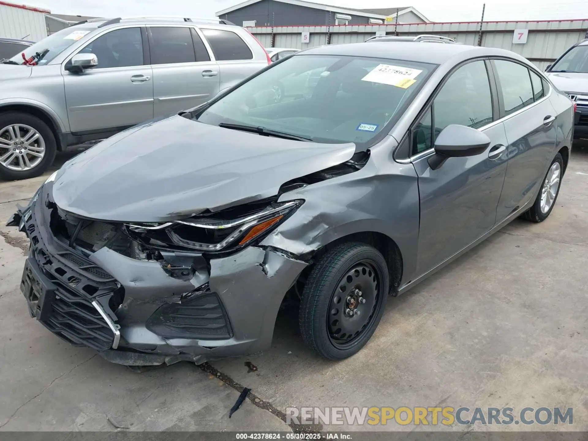 2 Photograph of a damaged car 1G1BE5SM9K7127436 CHEVROLET CRUZE 2019