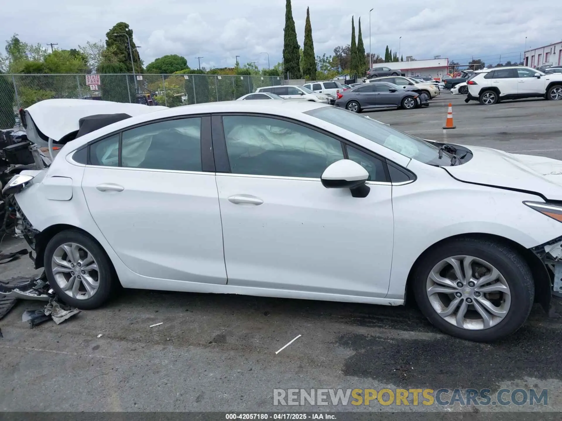 14 Photograph of a damaged car 1G1BE5SMXK7115246 CHEVROLET CRUZE 2019