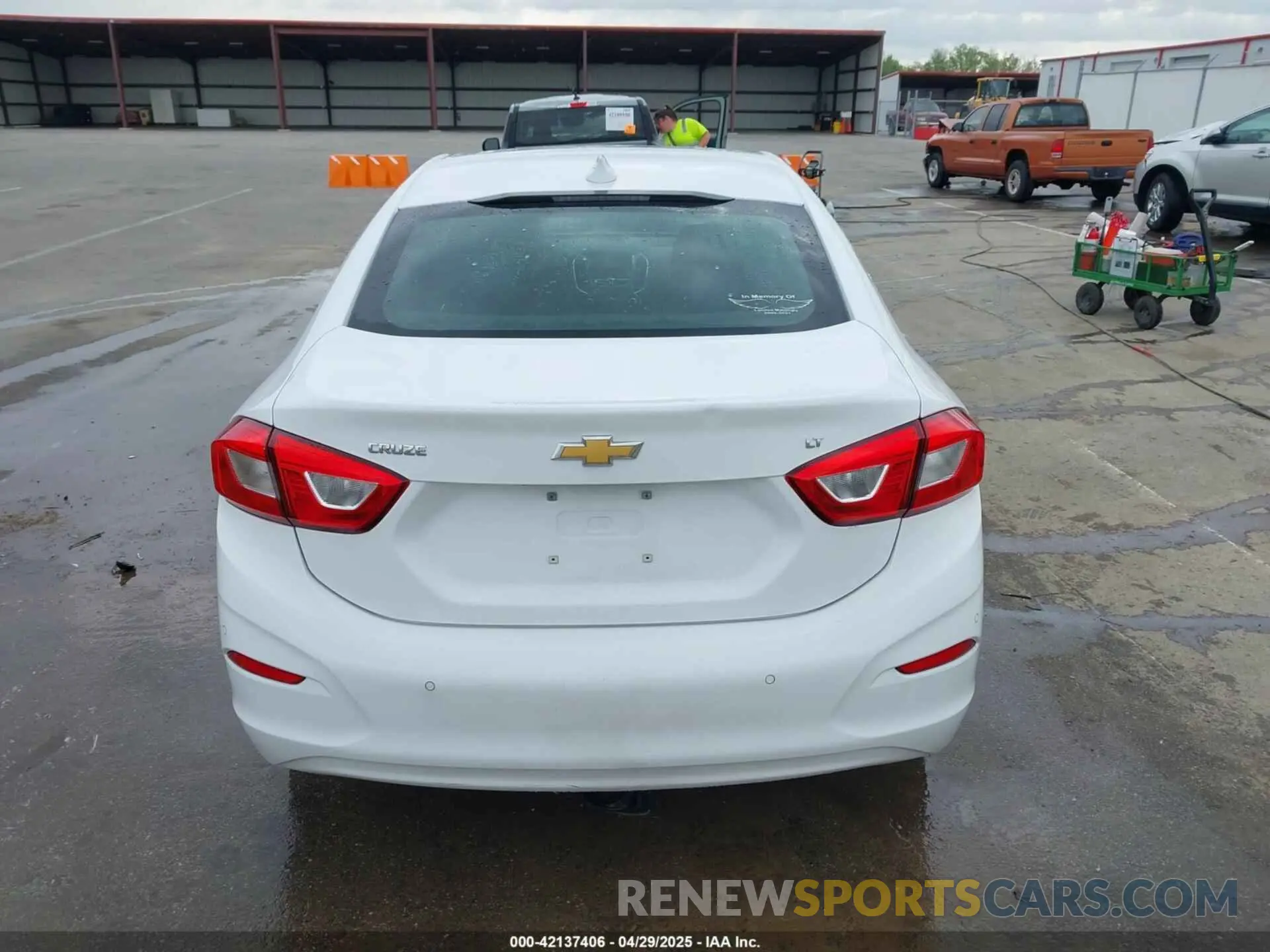 17 Photograph of a damaged car 1G1BE5SMXK7118146 CHEVROLET CRUZE 2019