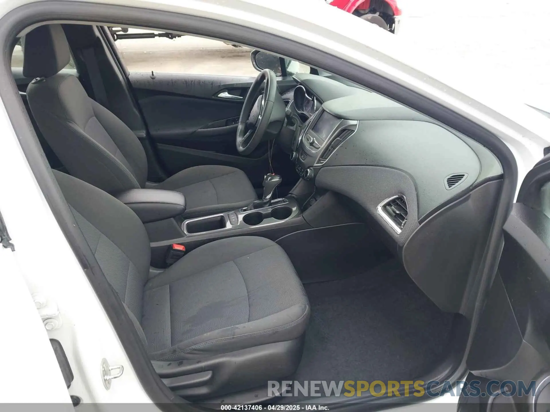 5 Photograph of a damaged car 1G1BE5SMXK7118146 CHEVROLET CRUZE 2019