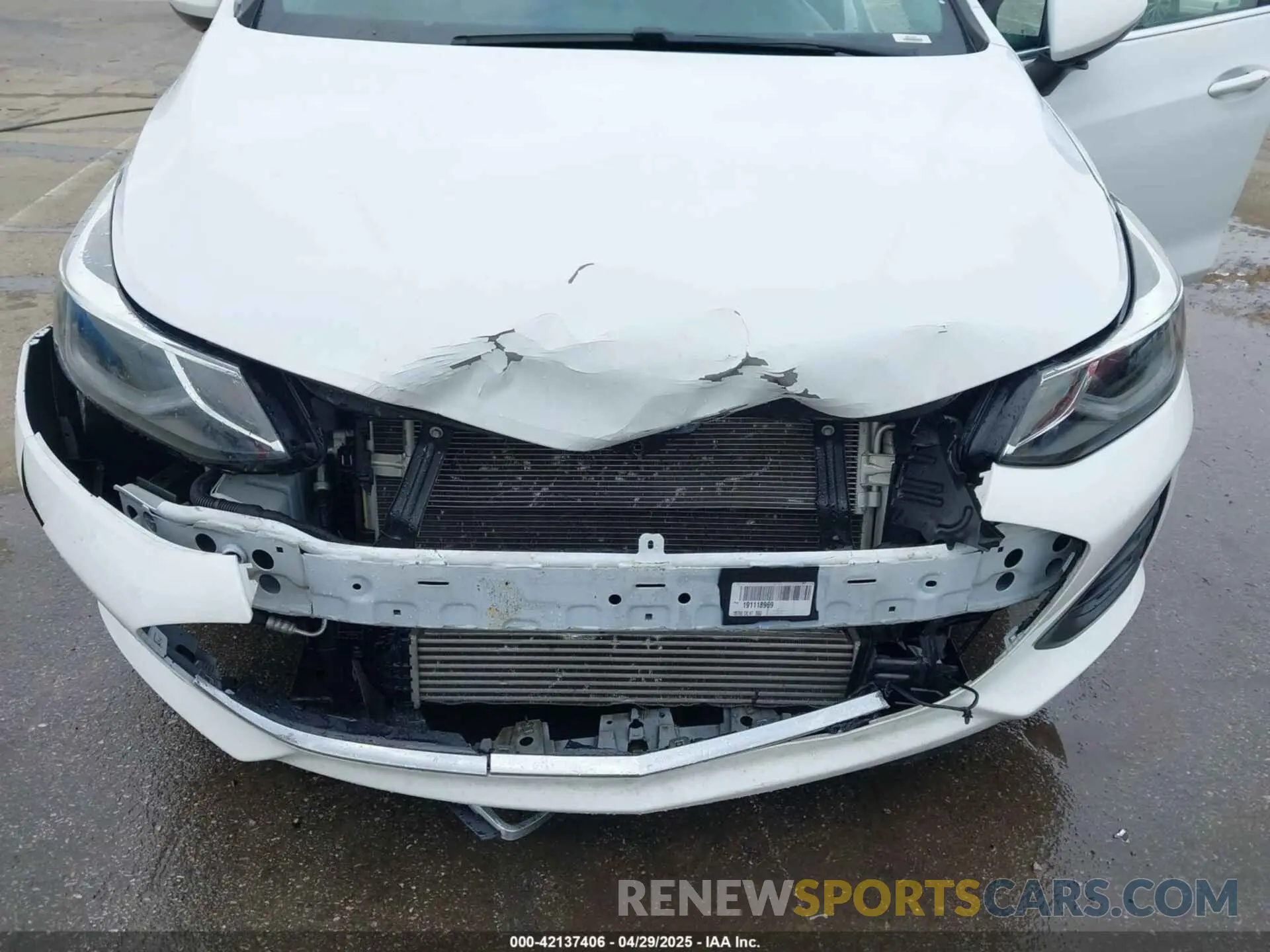 6 Photograph of a damaged car 1G1BE5SMXK7118146 CHEVROLET CRUZE 2019