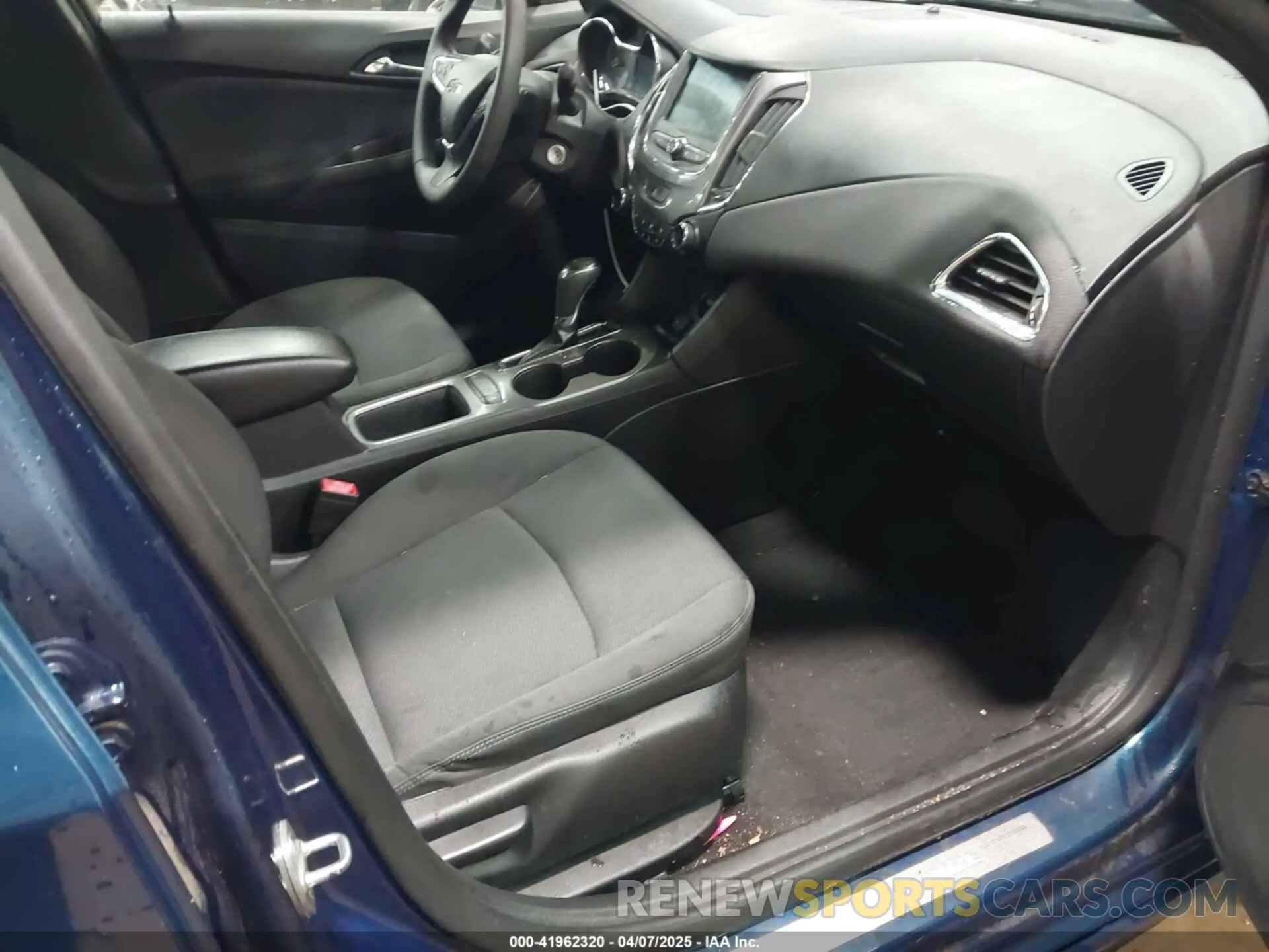 5 Photograph of a damaged car 1G1BE5SMXK7123508 CHEVROLET CRUZE 2019