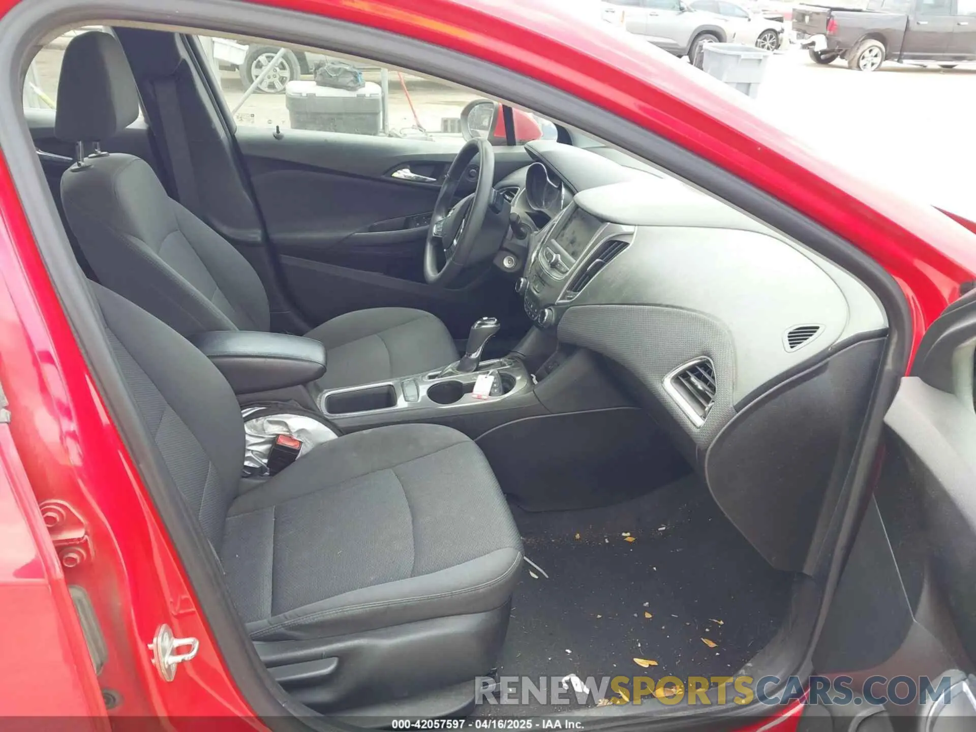 5 Photograph of a damaged car 1G1BE5SMXK7142740 CHEVROLET CRUZE 2019
