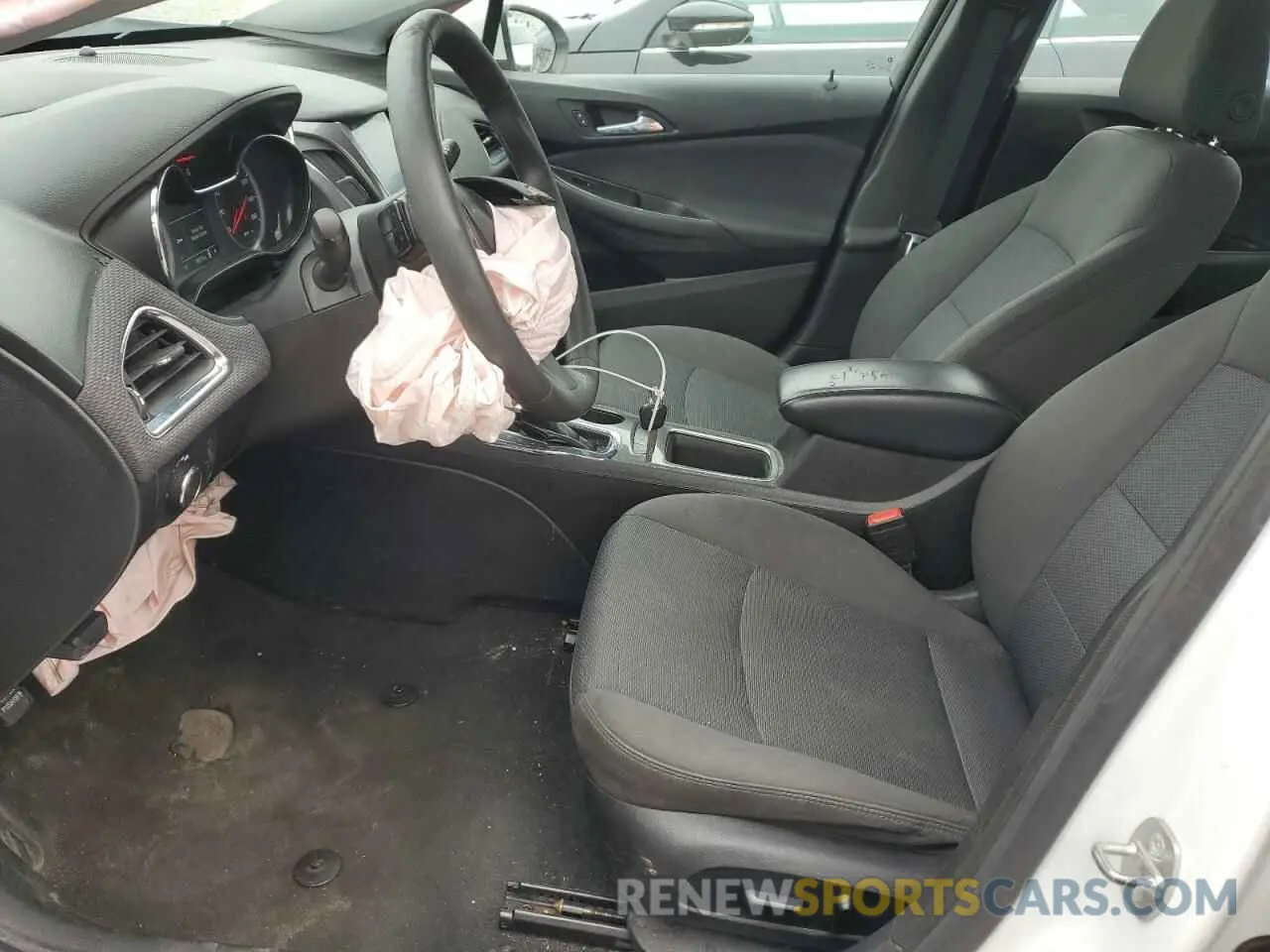 7 Photograph of a damaged car 1G1BE5SMXK7147002 CHEVROLET CRUZE 2019