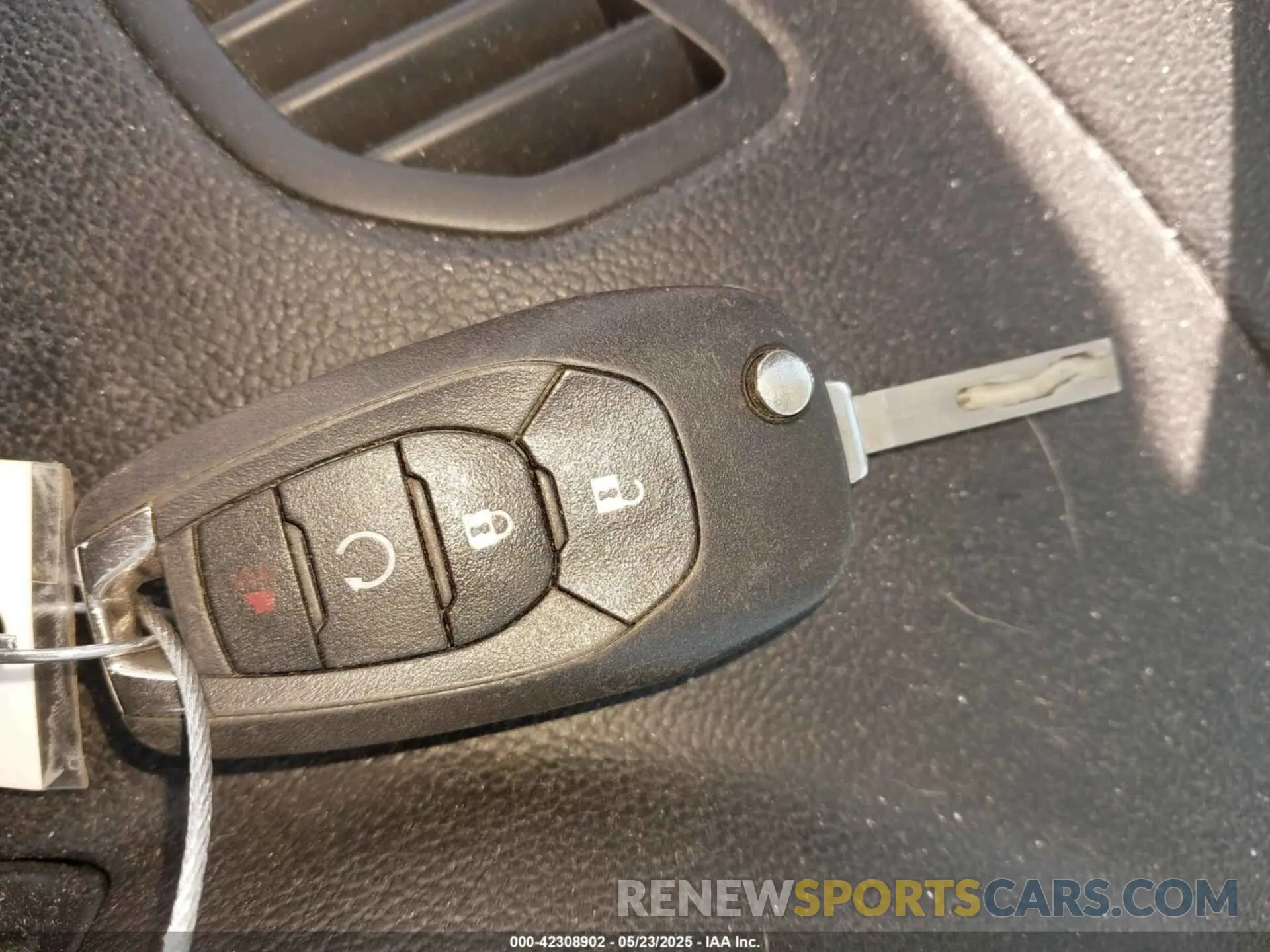 11 Photograph of a damaged car 1G1BJ5SM4K7102066 CHEVROLET CRUZE 2019