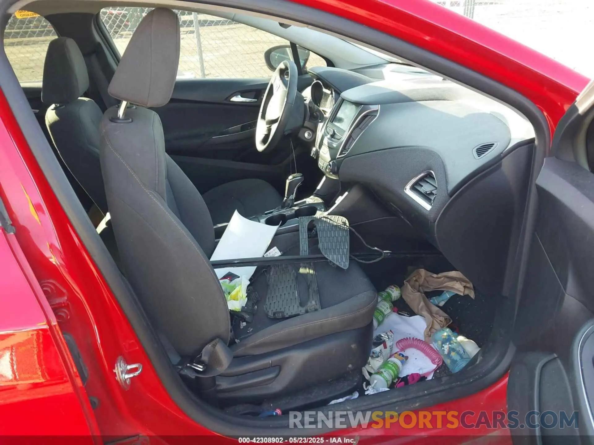 5 Photograph of a damaged car 1G1BJ5SM4K7102066 CHEVROLET CRUZE 2019
