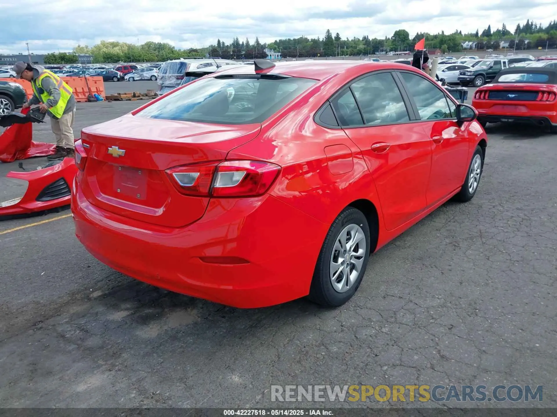 4 Photograph of a damaged car 1G1BJ5SM5K7106904 CHEVROLET CRUZE 2019
