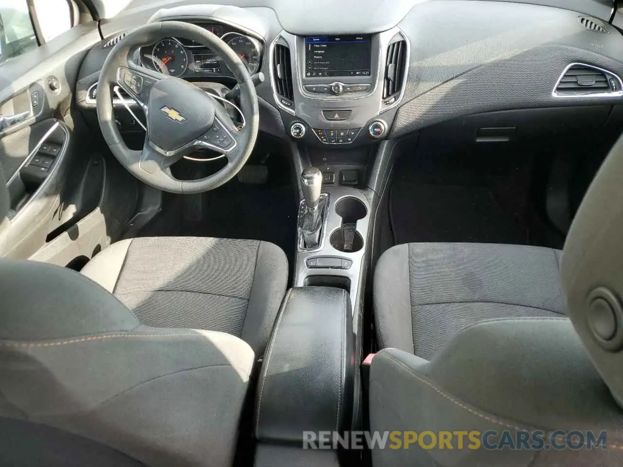 8 Photograph of a damaged car 1G1BJ5SM8K7104645 CHEVROLET CRUZE 2019