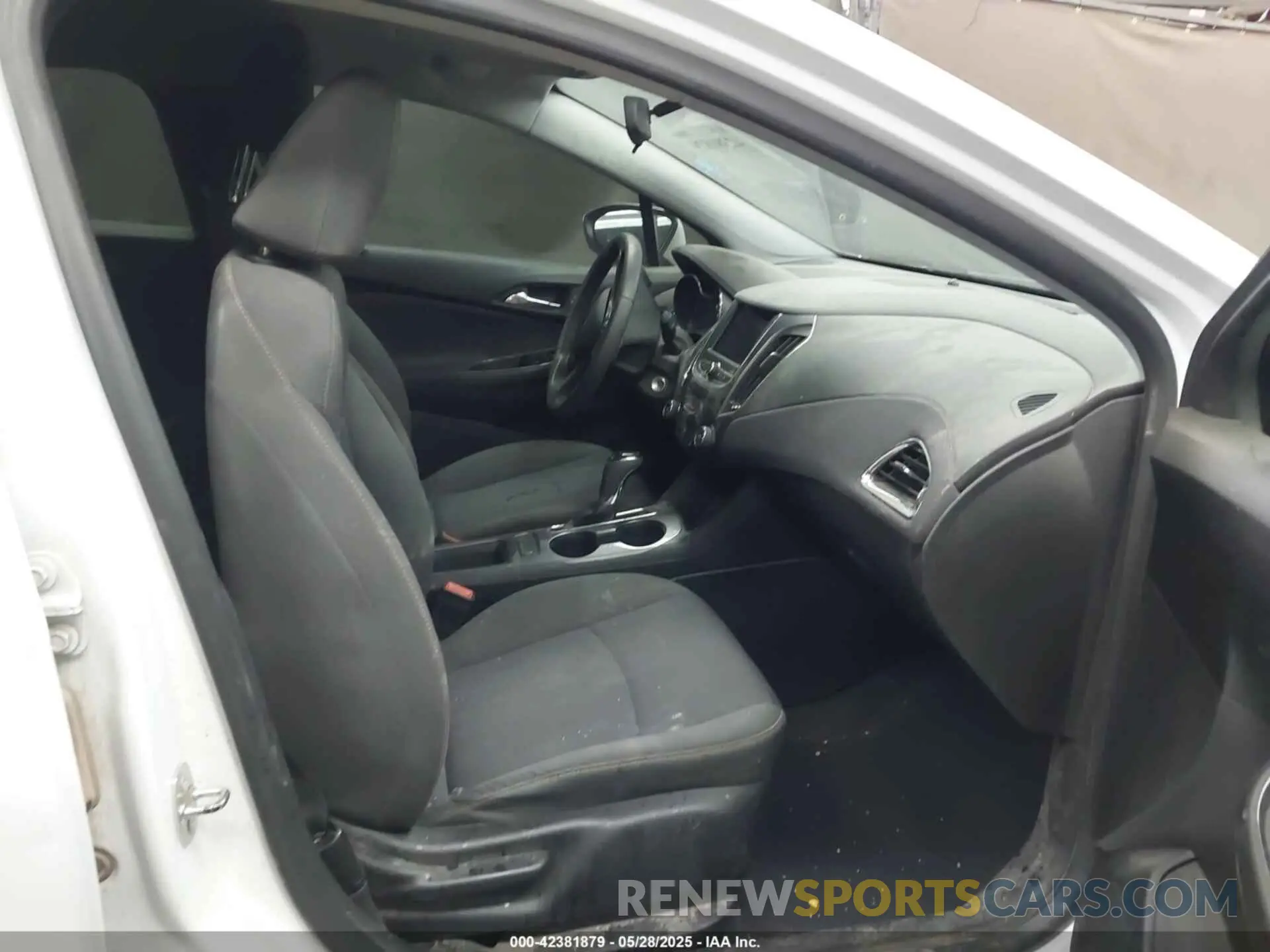 5 Photograph of a damaged car 1G1BJ5SM9K7102807 CHEVROLET CRUZE 2019
