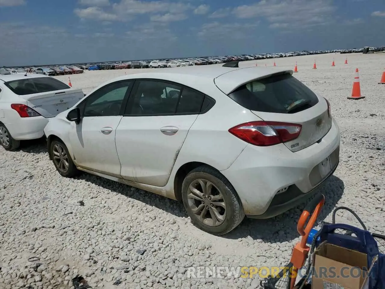 2 Photograph of a damaged car 3G1BC6SM0KS573682 CHEVROLET CRUZE 2019