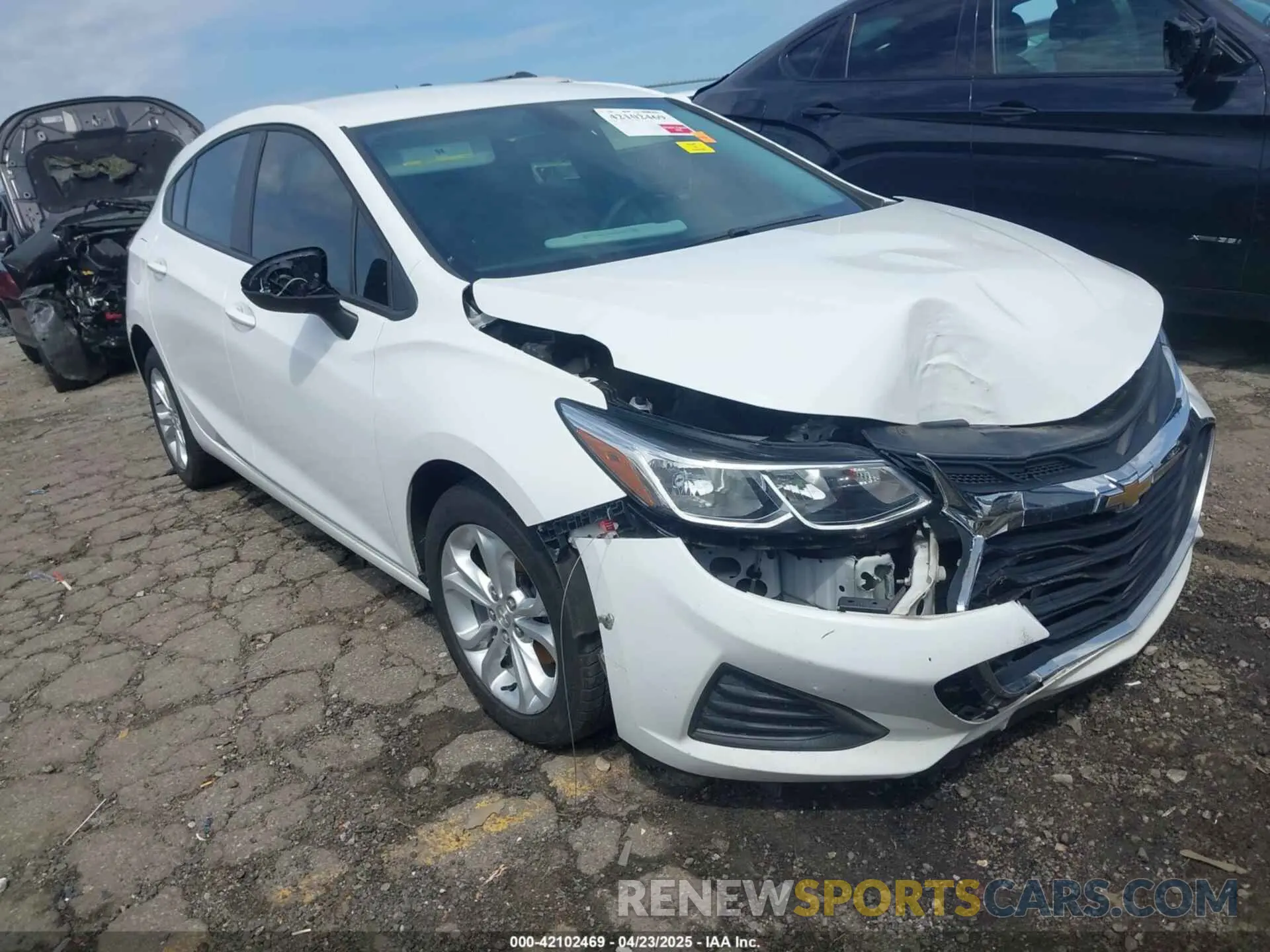 1 Photograph of a damaged car 3G1BC6SM4KS585947 CHEVROLET CRUZE 2019