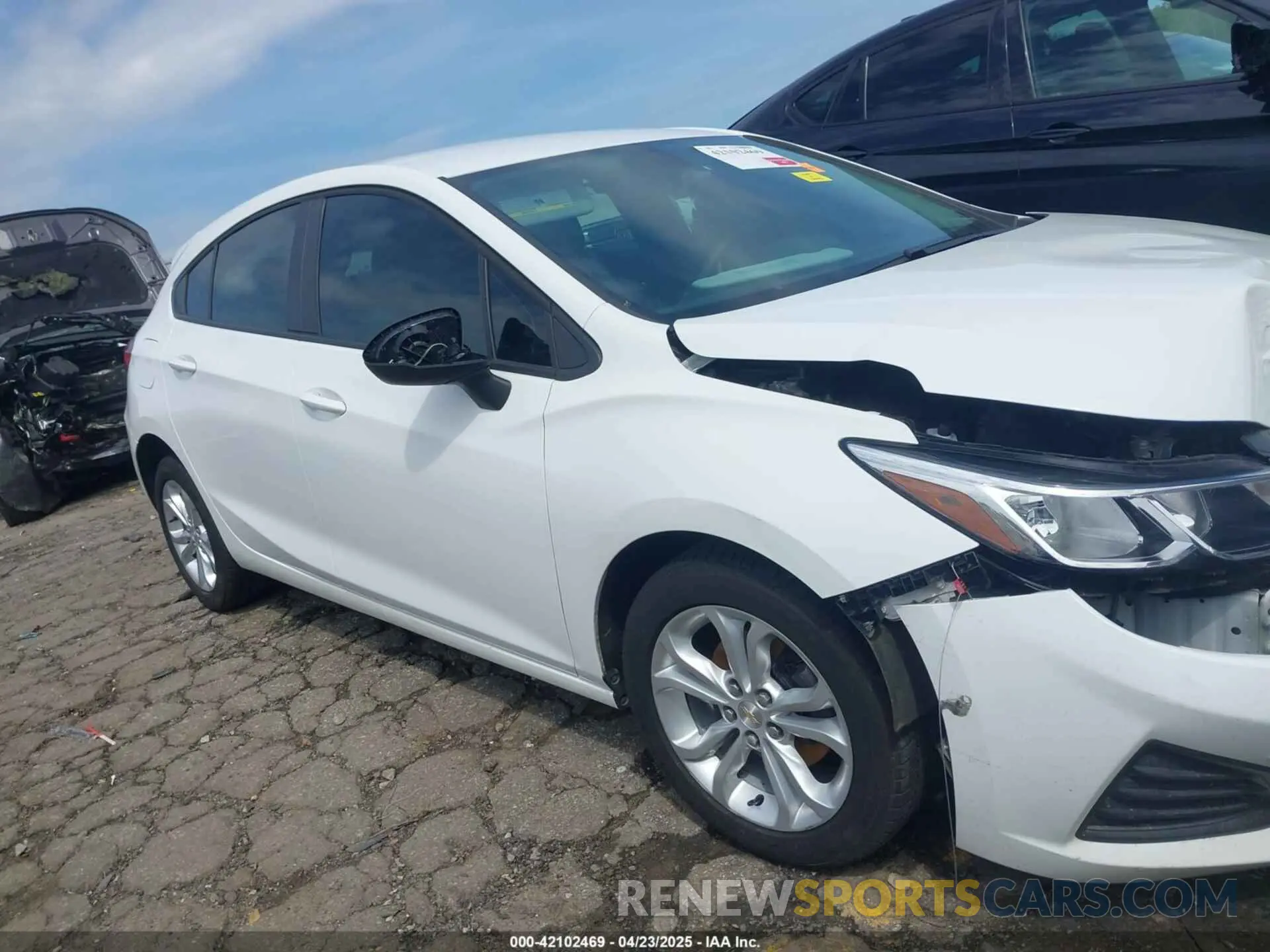 13 Photograph of a damaged car 3G1BC6SM4KS585947 CHEVROLET CRUZE 2019