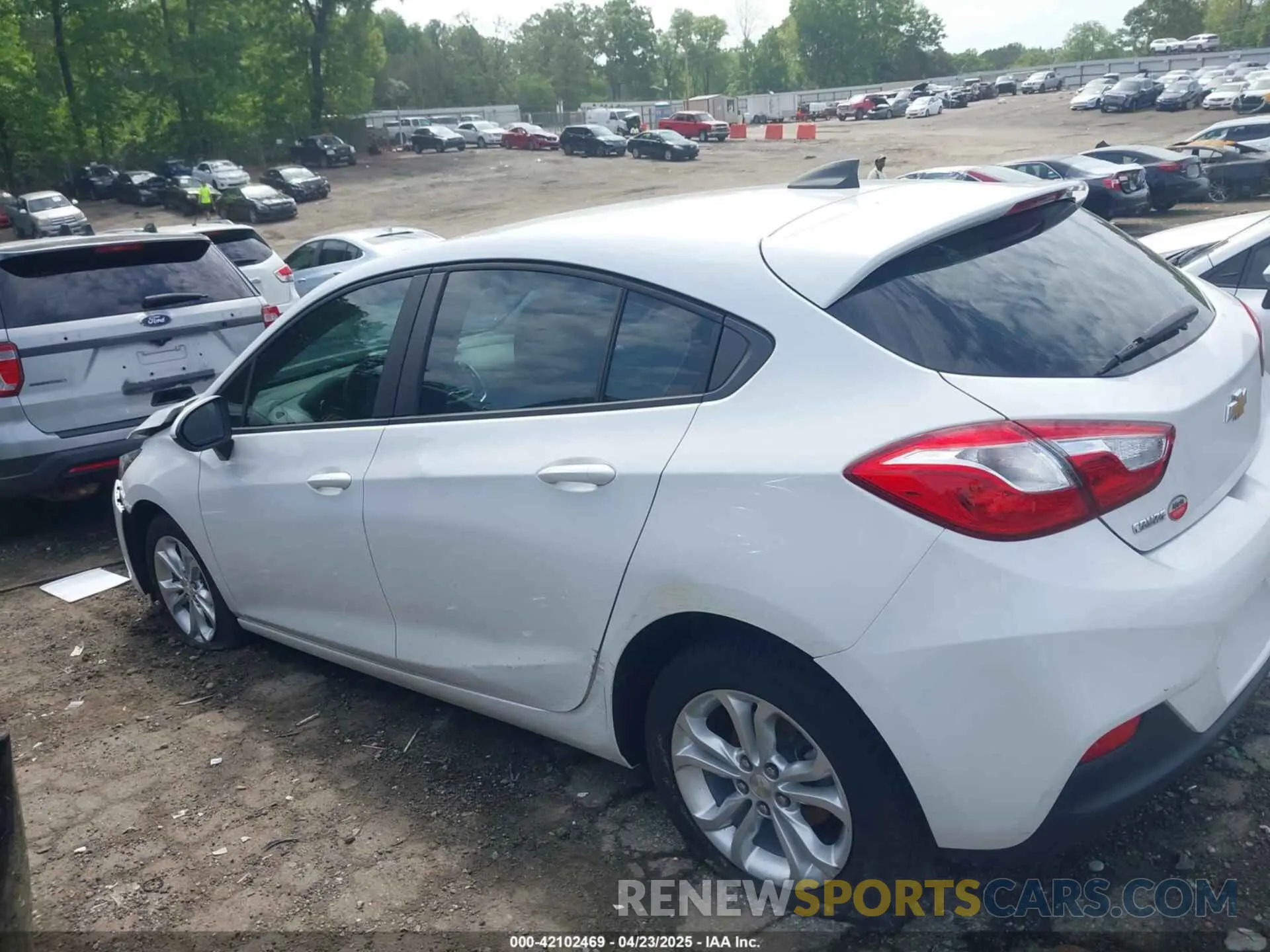 14 Photograph of a damaged car 3G1BC6SM4KS585947 CHEVROLET CRUZE 2019
