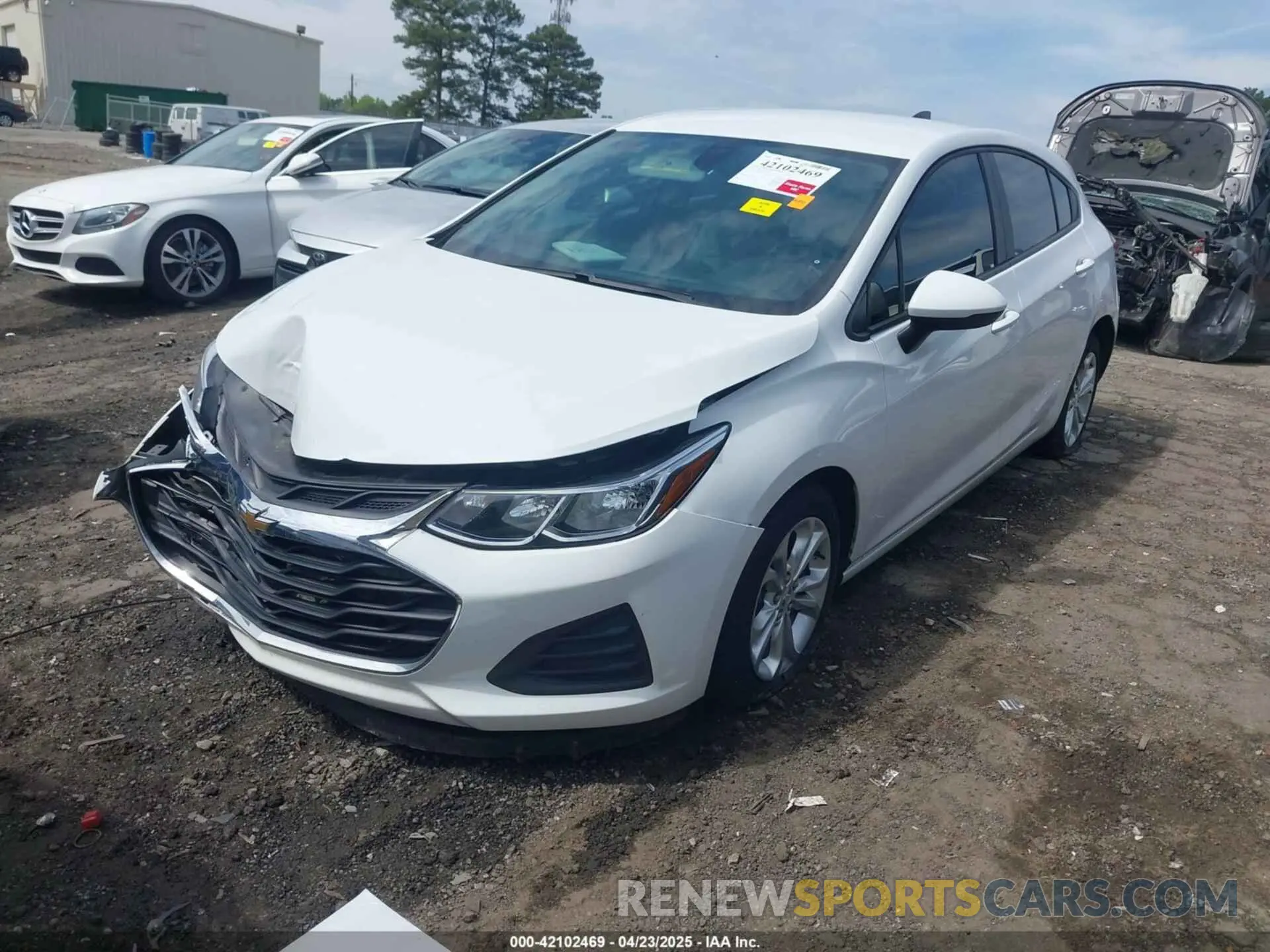 2 Photograph of a damaged car 3G1BC6SM4KS585947 CHEVROLET CRUZE 2019