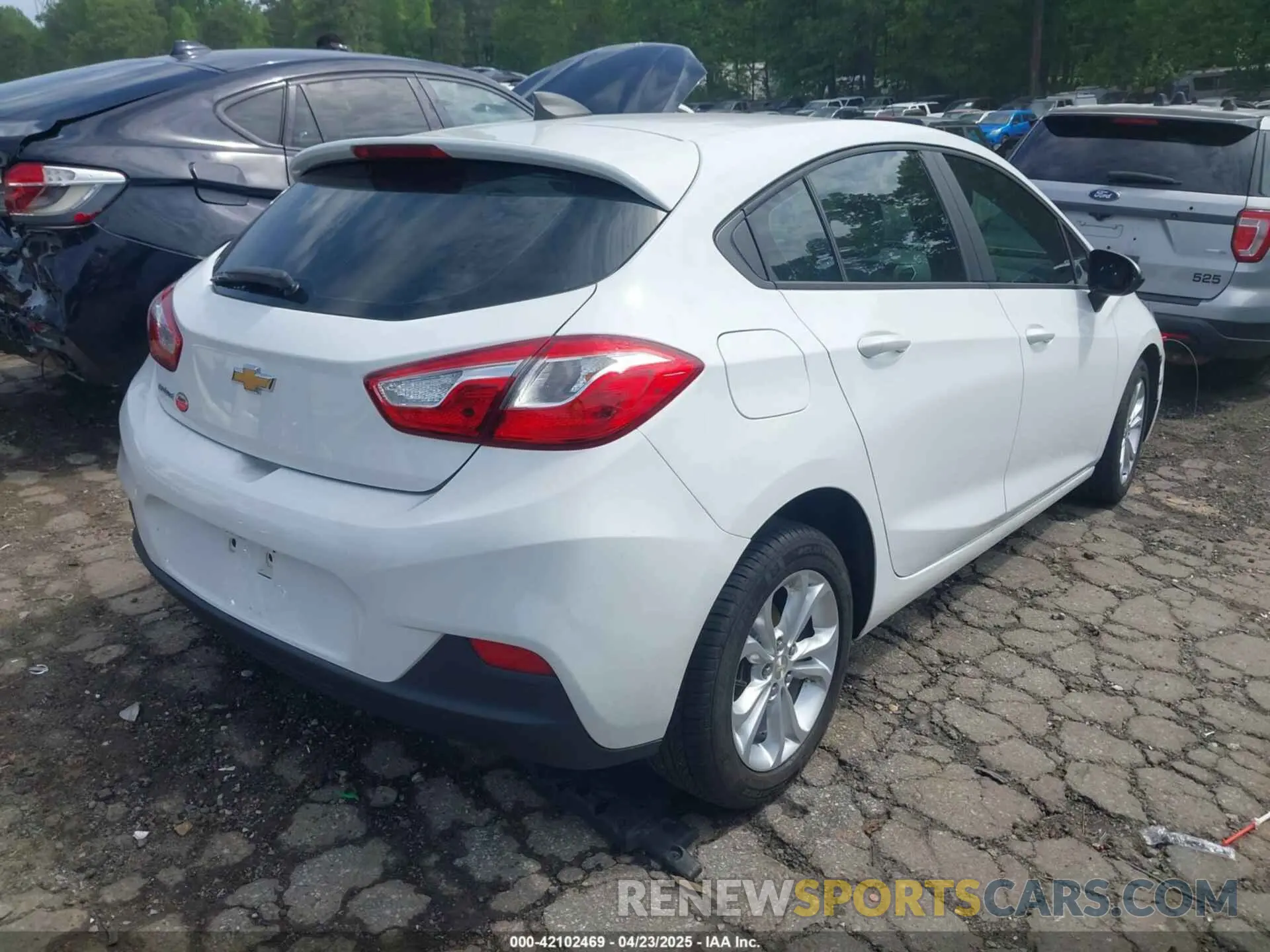 4 Photograph of a damaged car 3G1BC6SM4KS585947 CHEVROLET CRUZE 2019