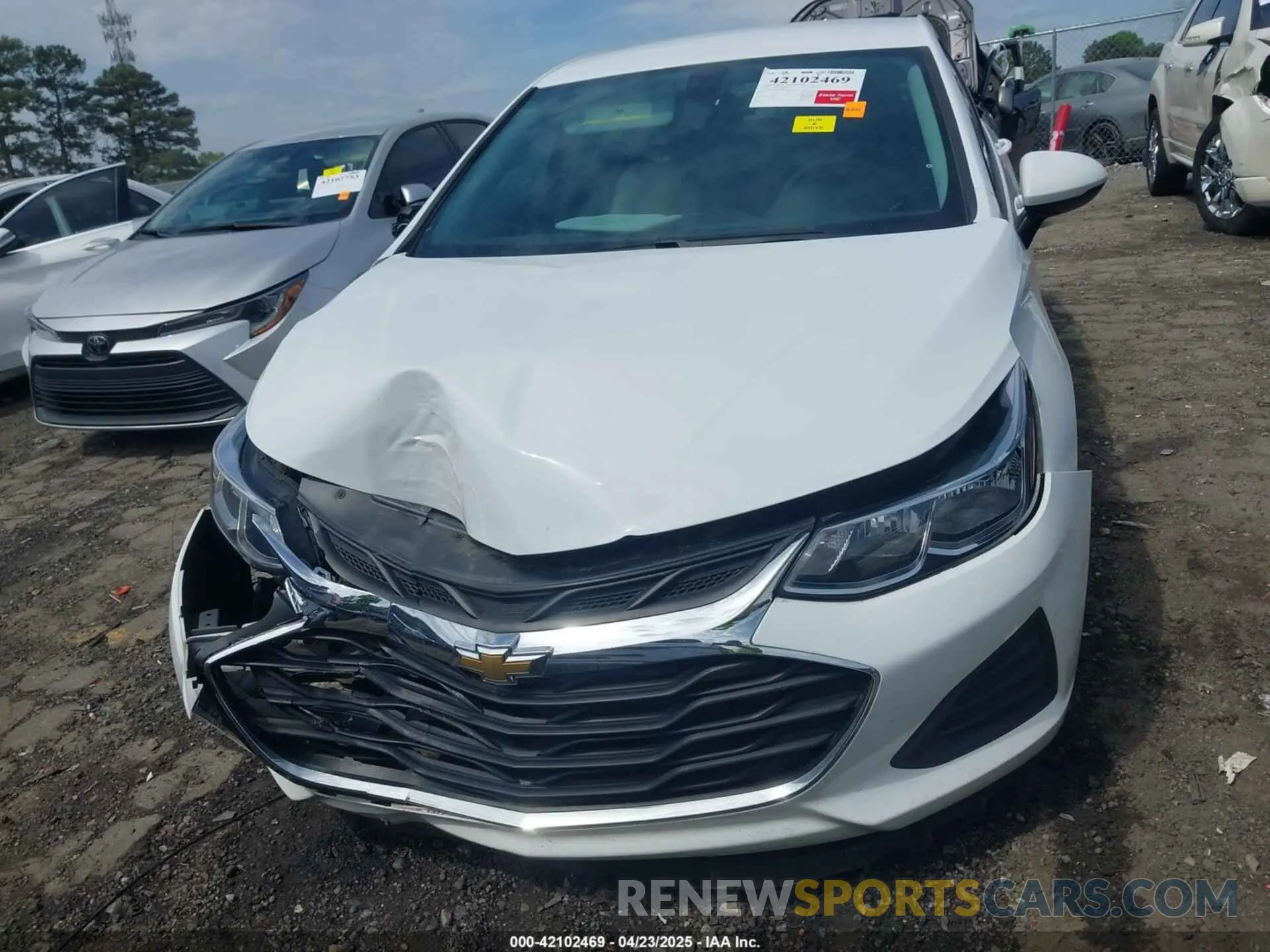 6 Photograph of a damaged car 3G1BC6SM4KS585947 CHEVROLET CRUZE 2019